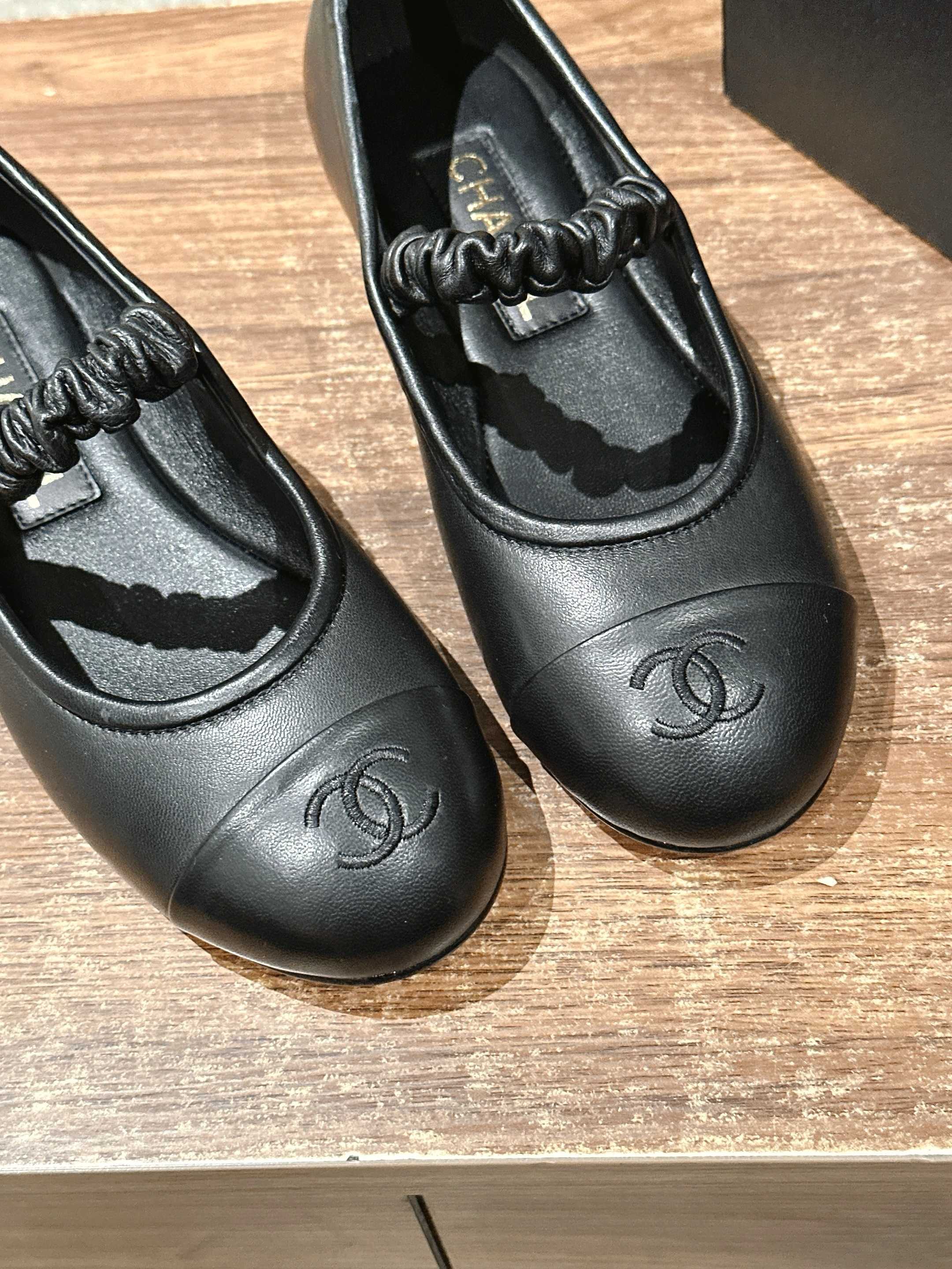 Новинка сезона весна/лето 2025 от Chanel - туфли Мэри Джейн - черная кожа.