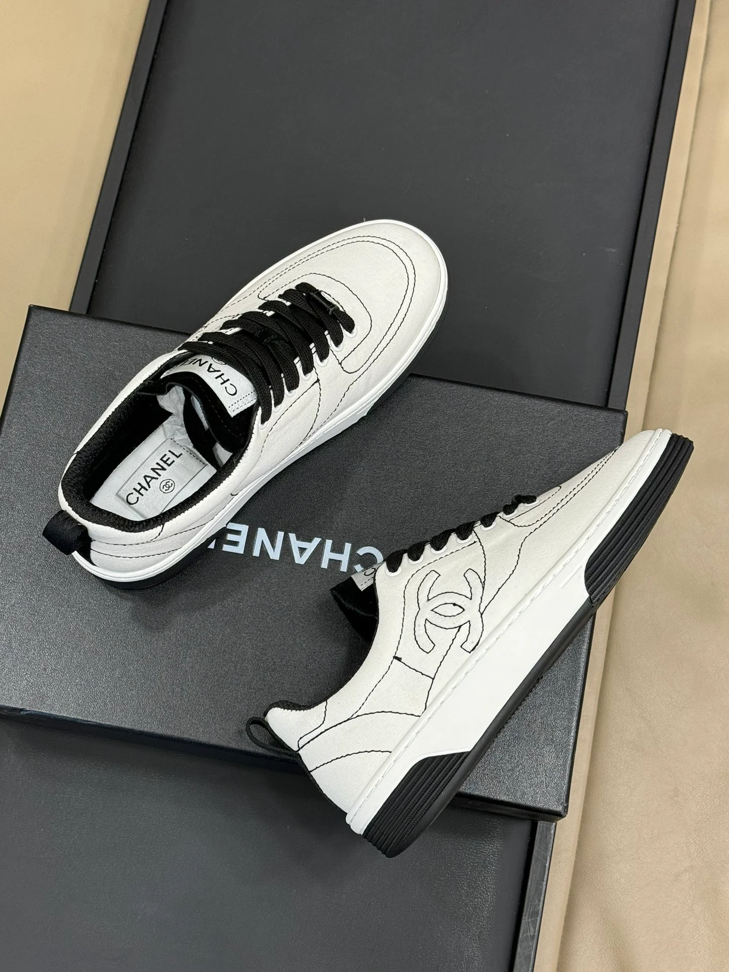 Скейтбордные кроссовки Chanel 2024 — белые