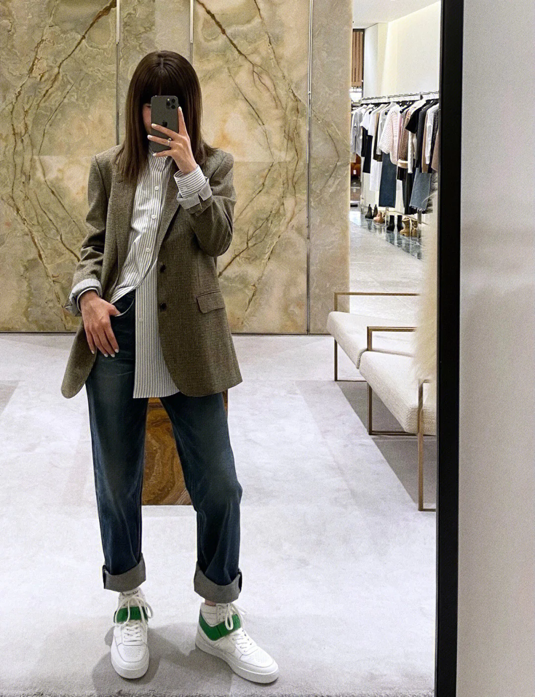 Высокие кроссовки Celine — фото в них.