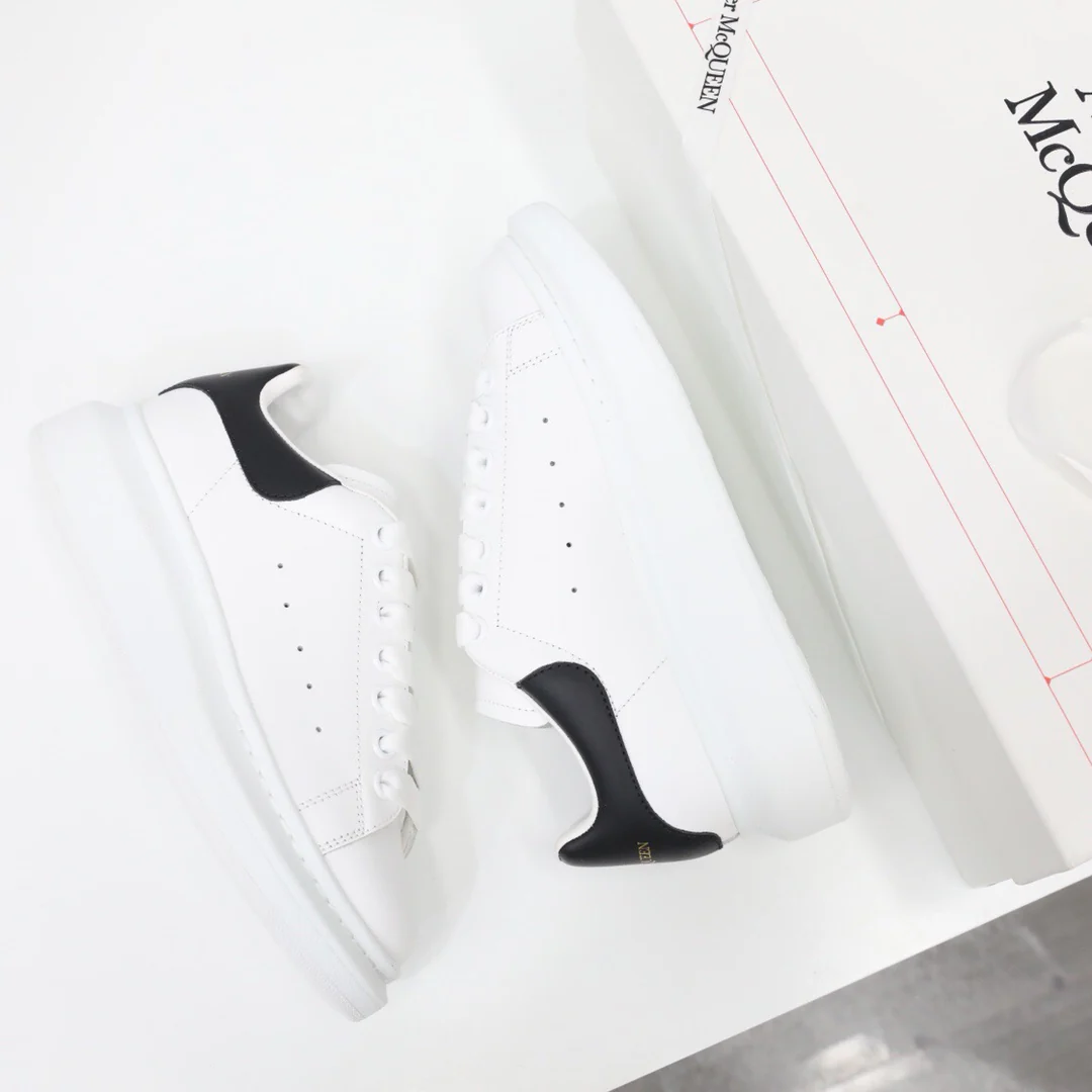 McQueen - Классические белые кроссовки - Черные