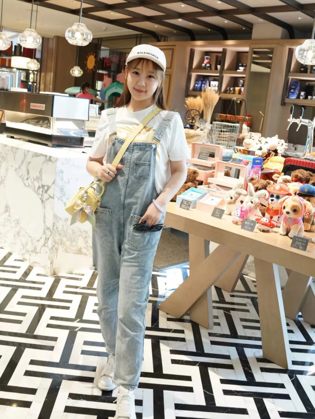 Мини-яйцо Hermes Lindy 1 унция с желтком куриного яйца и золотой пряжкой