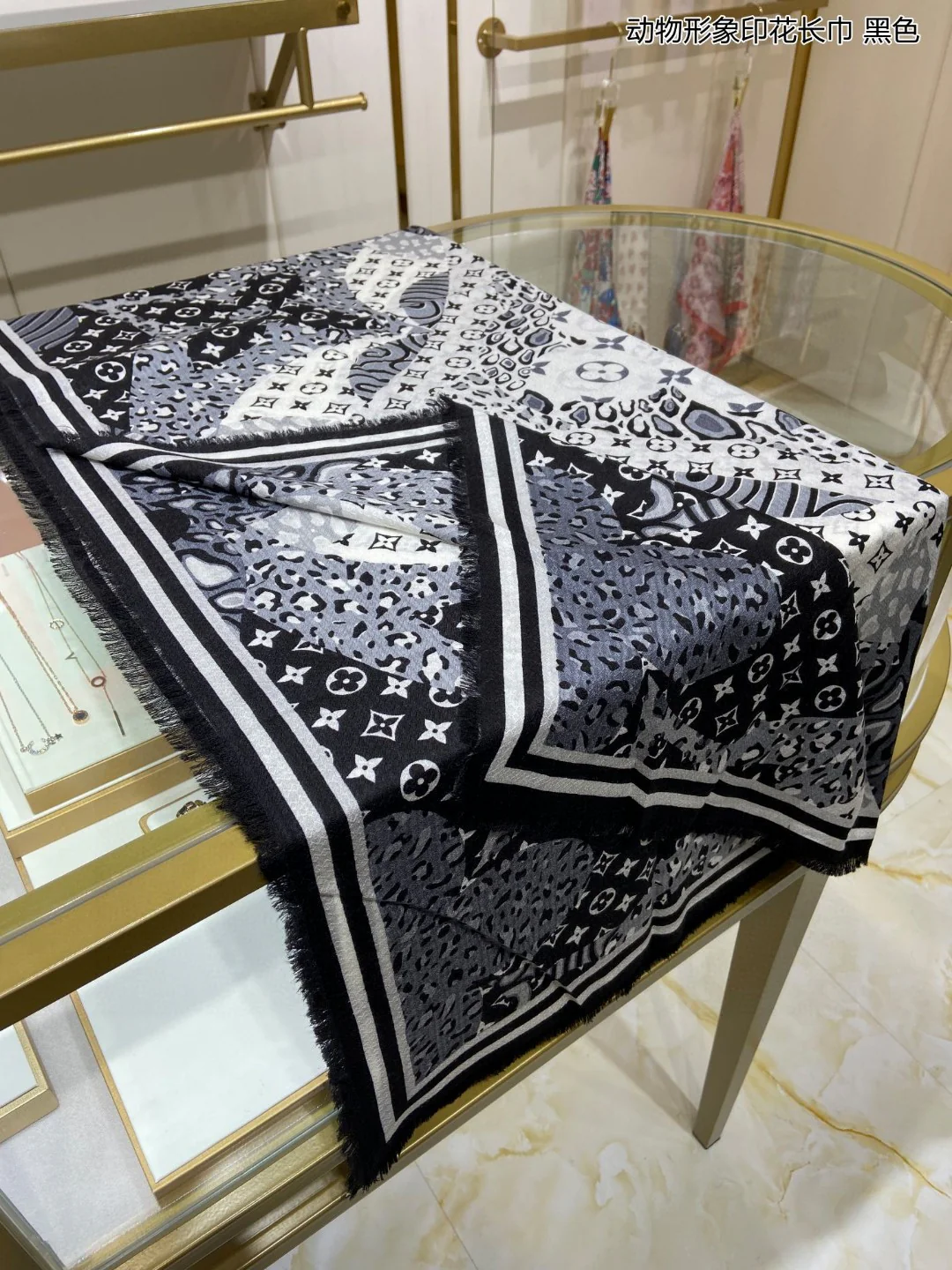 Шарф LV с анималистическим принтом - 110-200 см - 100 г - Кашемир высшего качества - Черный