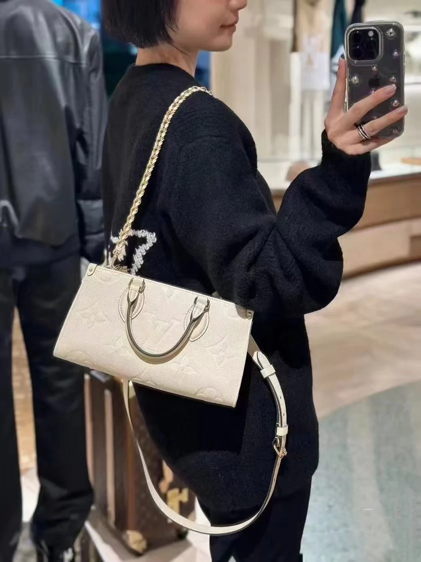 m23640-LV-onthego-east-west сумка-тоут, белая, маленький размер