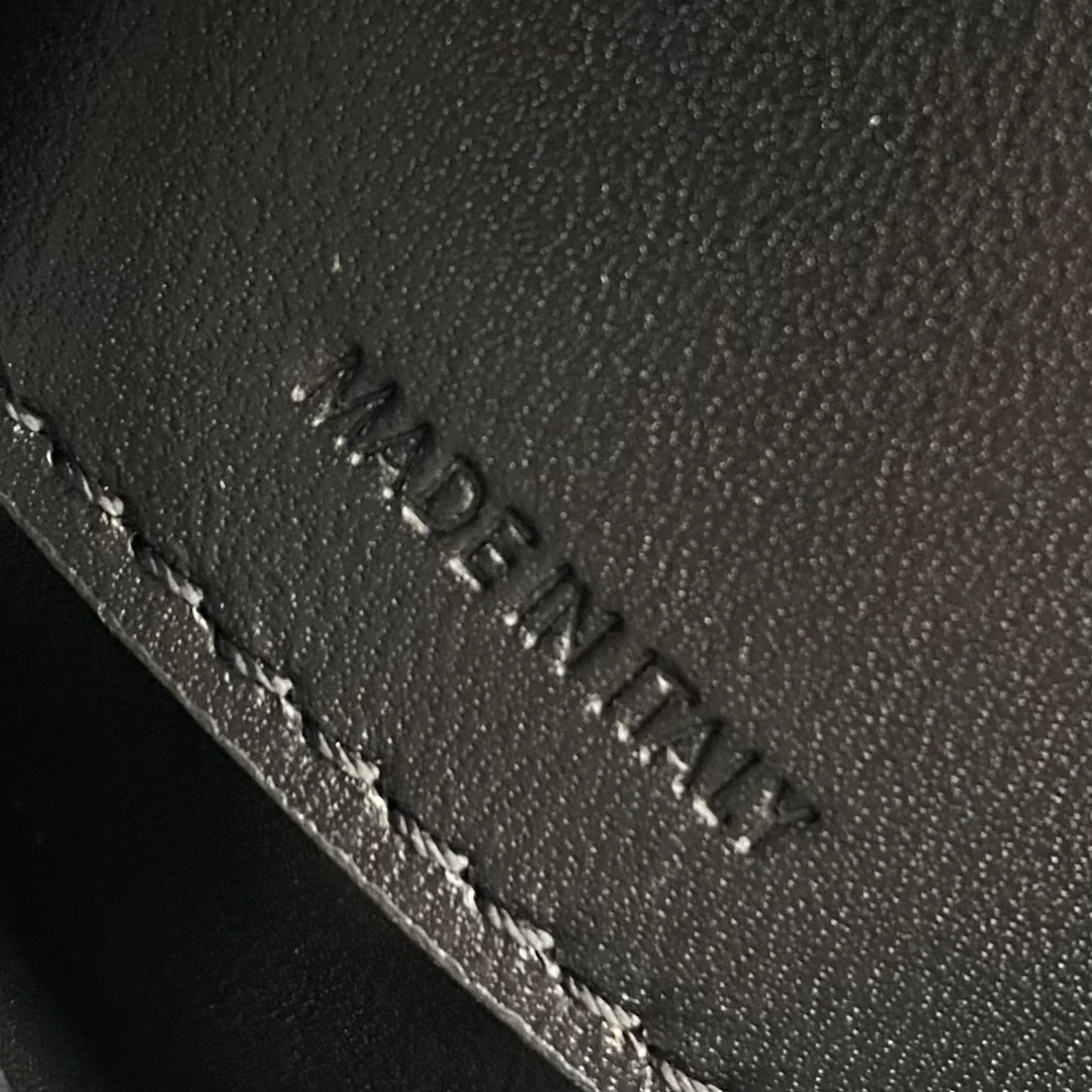 Миниатюрная кожаная сумка-ведро Celine Triomphe - черная