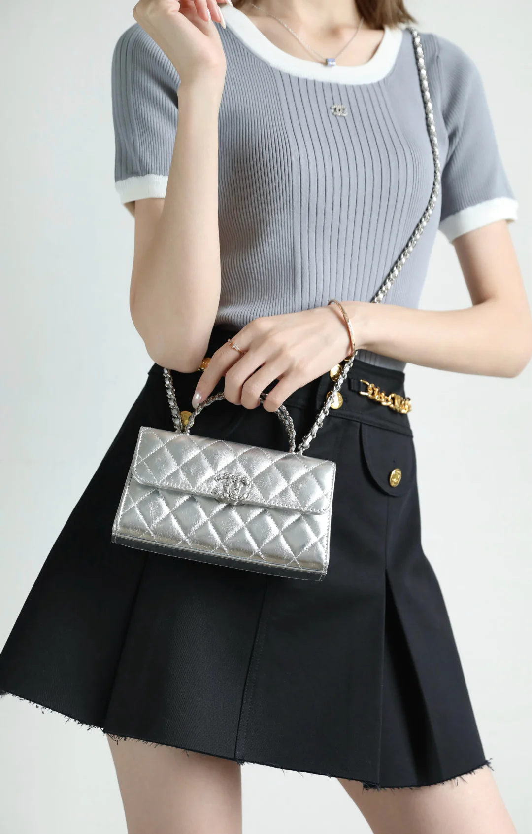 Chanel - ??? - Ручки через плечо - Металлический серебристый - Серебряная пряжка