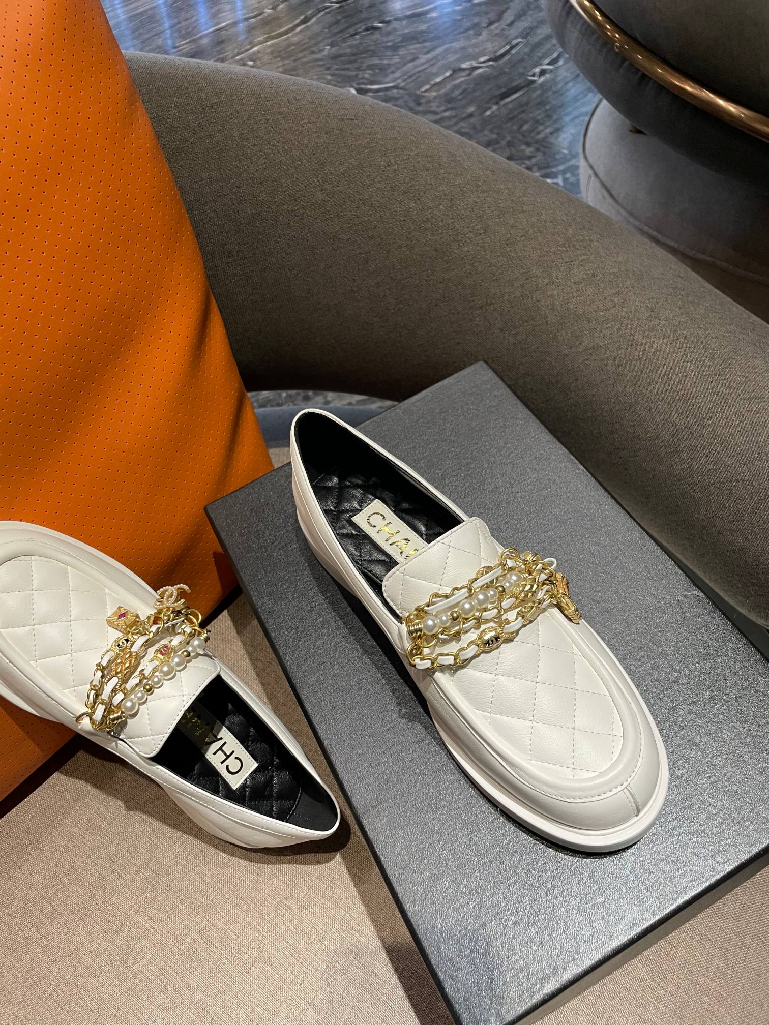 Chanel - Кожа - Белый