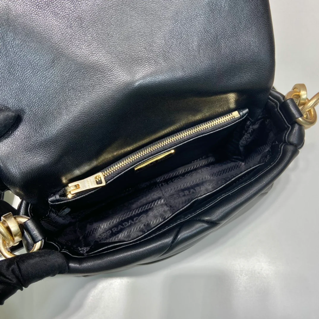 Сумка Prada System из овечьей кожи, черная, 21 см.