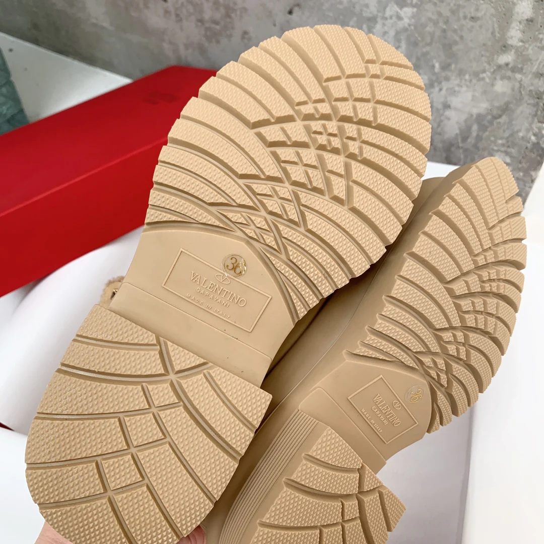 Новинка сезона осень/зима 2022 от Valentino — ботинки Dr. Martens.