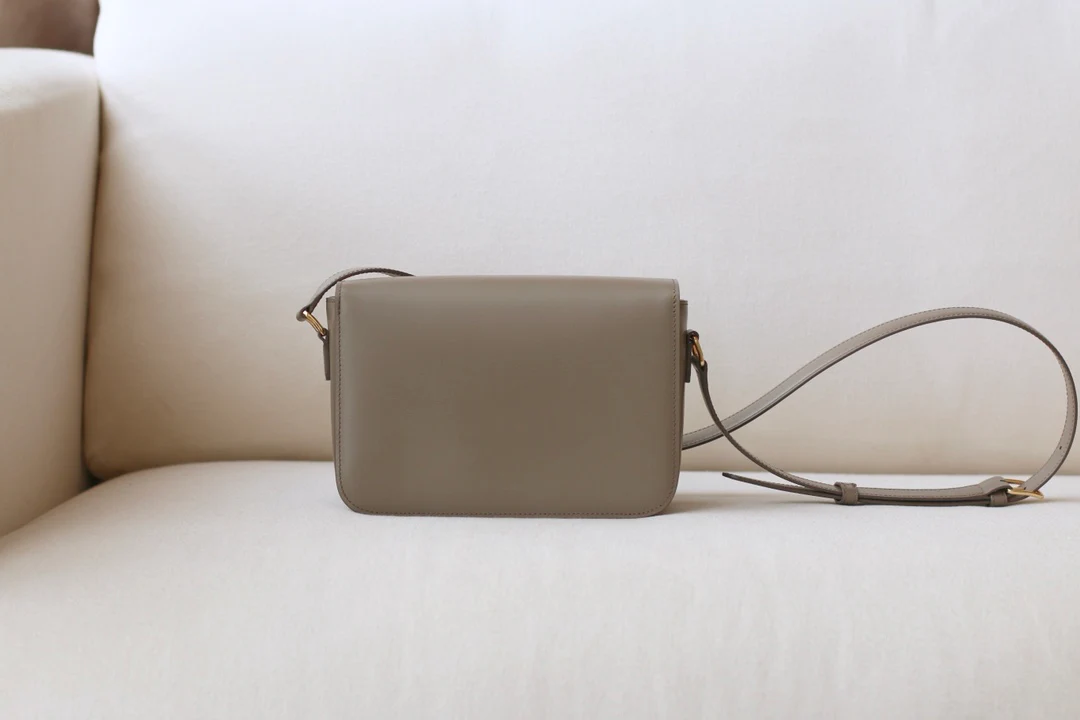 Celine Triomphe Medium Calfkin Pebble Color