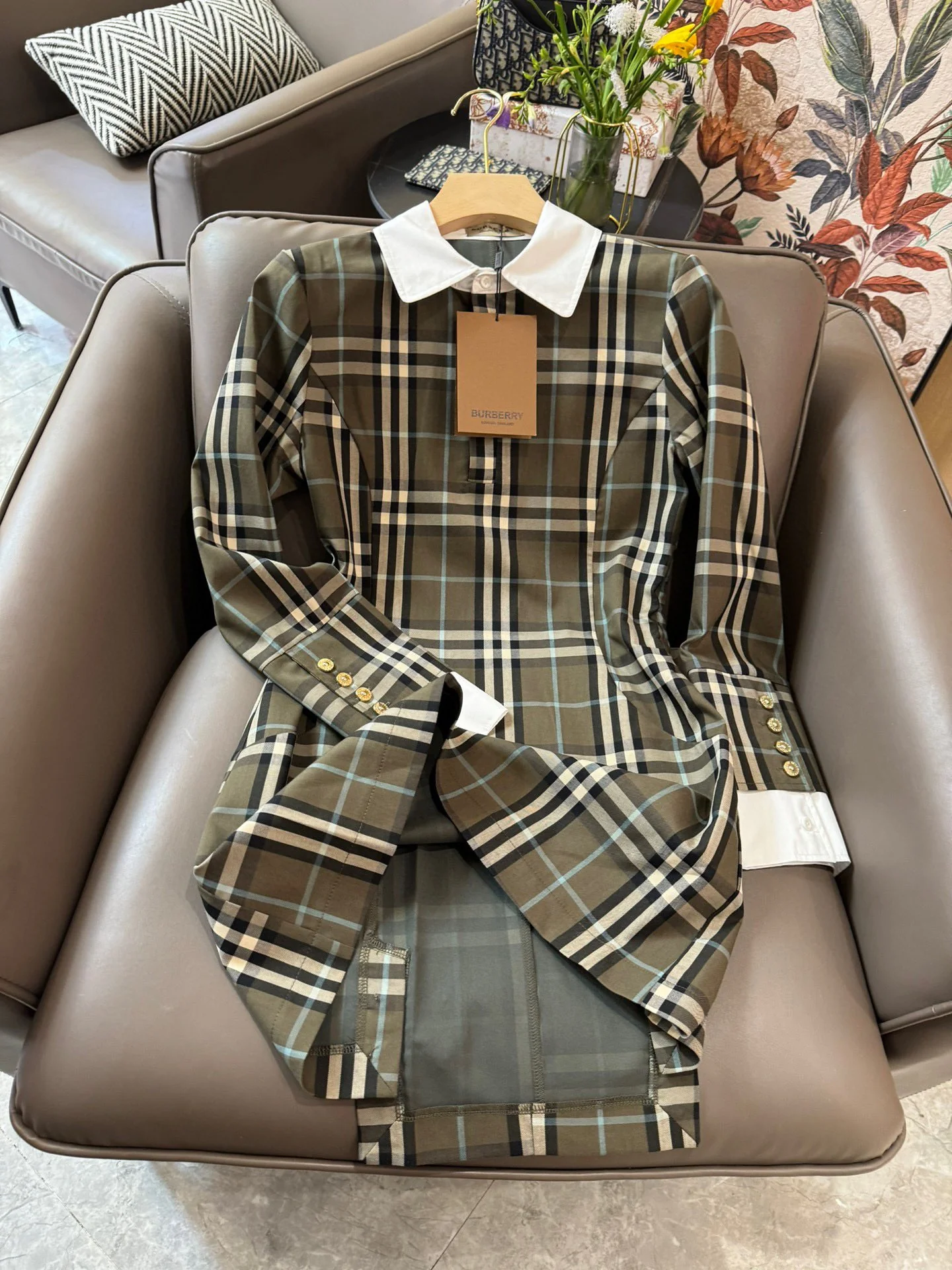Платье Burberry 2403-24ss в клетку, оливково-зеленое.
