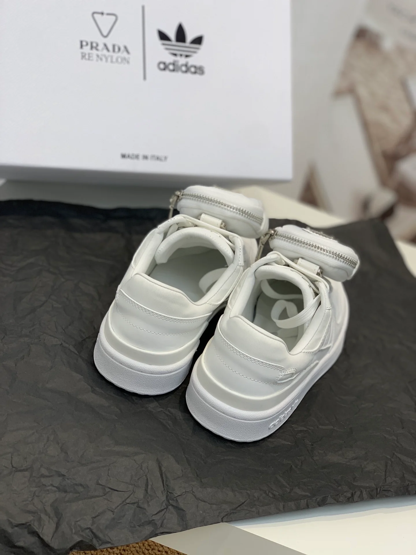 Обувь Prada - результат сотрудничества Prada и Adidas - спортивная и повседневная обувь