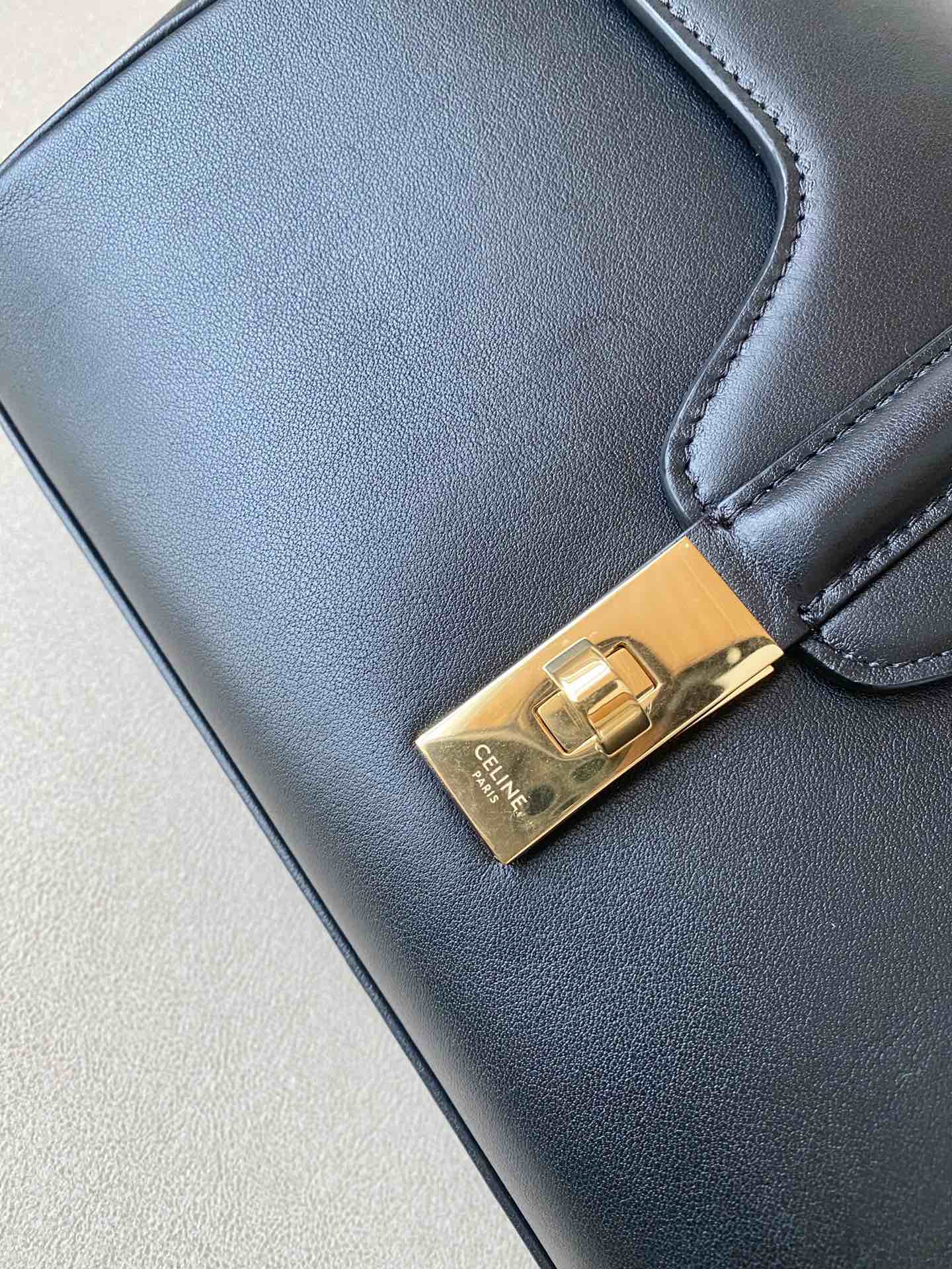 Сумка Celine Teen Soft 16 из гладкой телячьей кожи