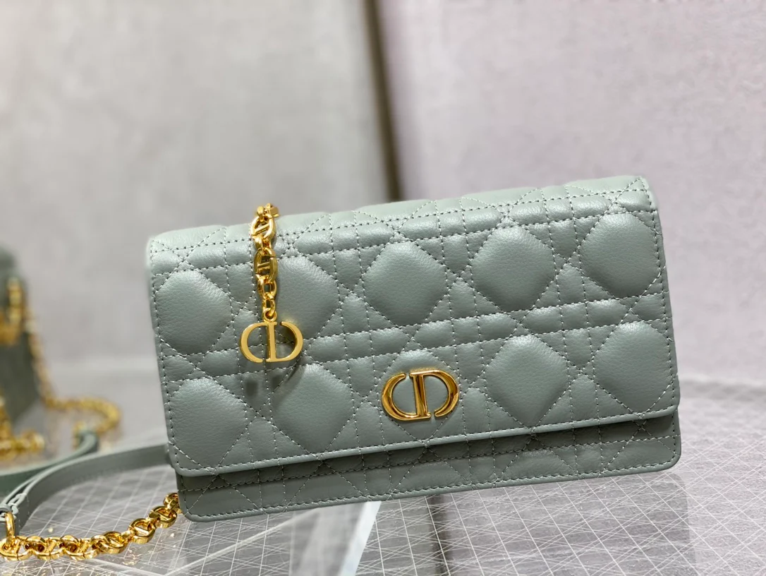 Стеганая сумка Dior-Caro из телячьей кожи с цепочкой - 1