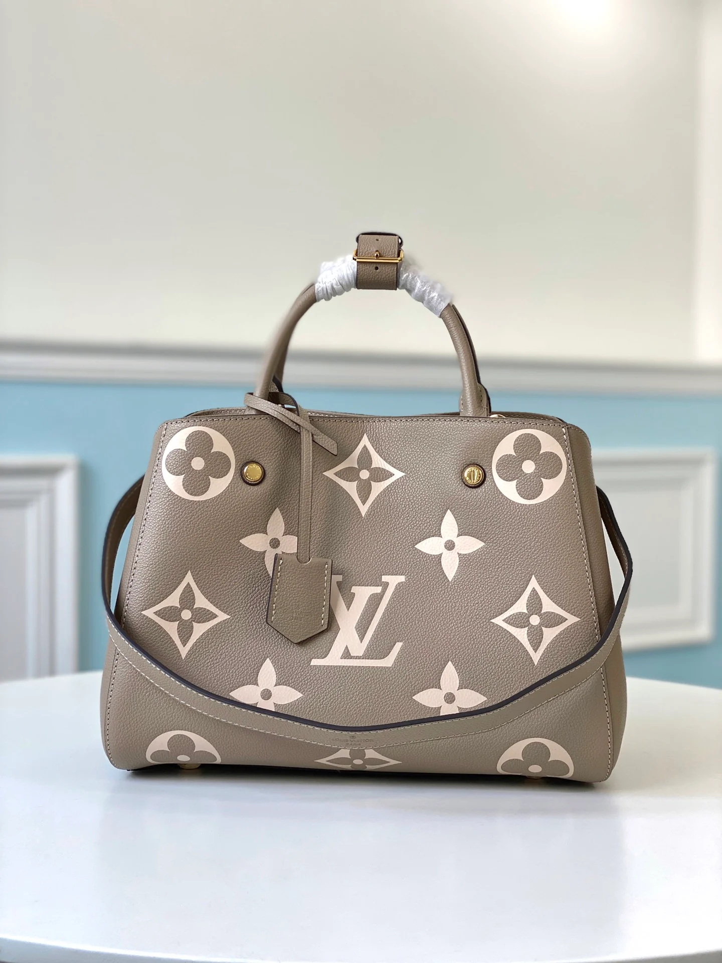 m41048-LV-Montaigne-Handbag-Medium