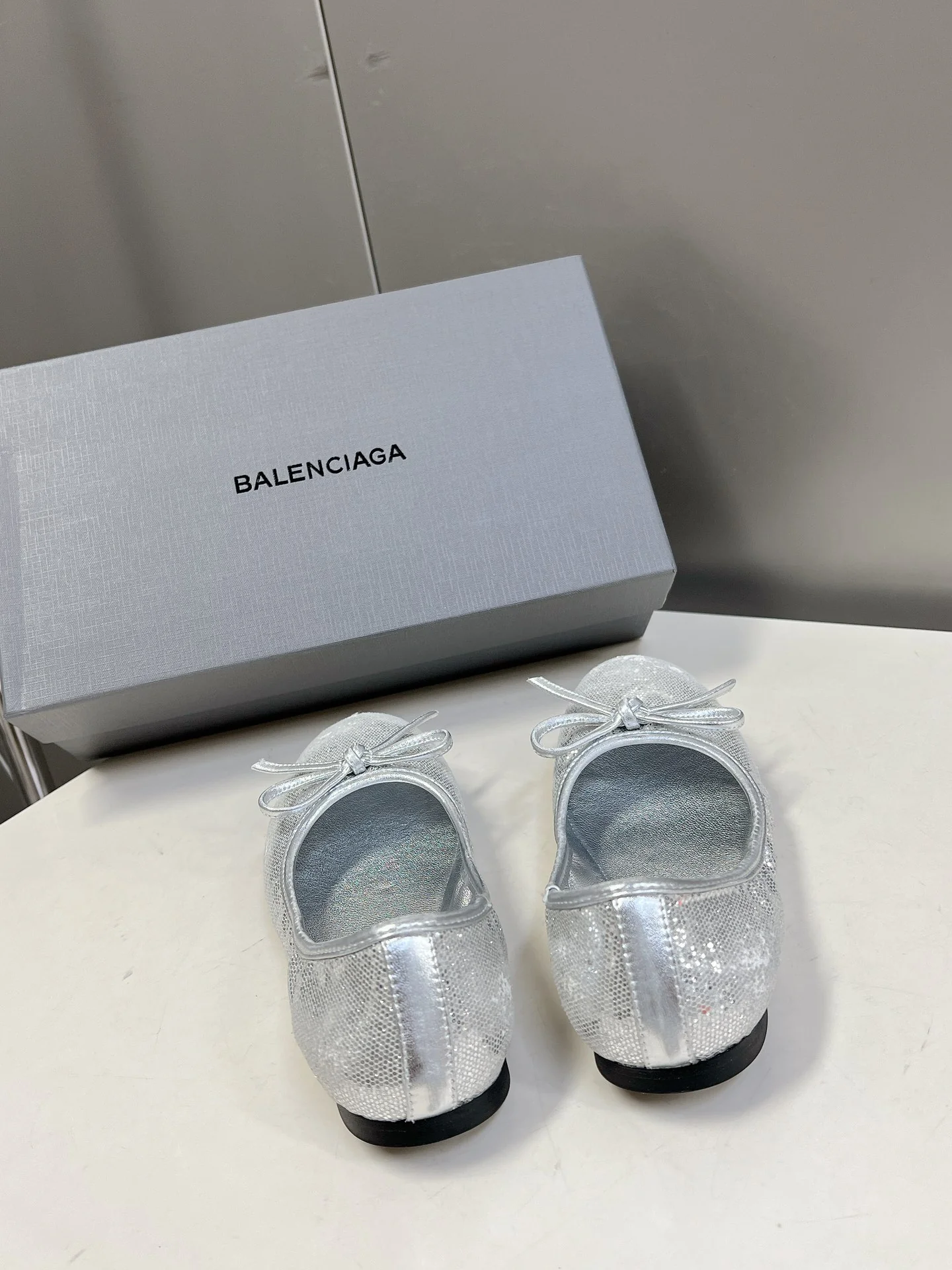 Коллекция Balenciaga 2023 года с подиума - Балетки - Серебристые