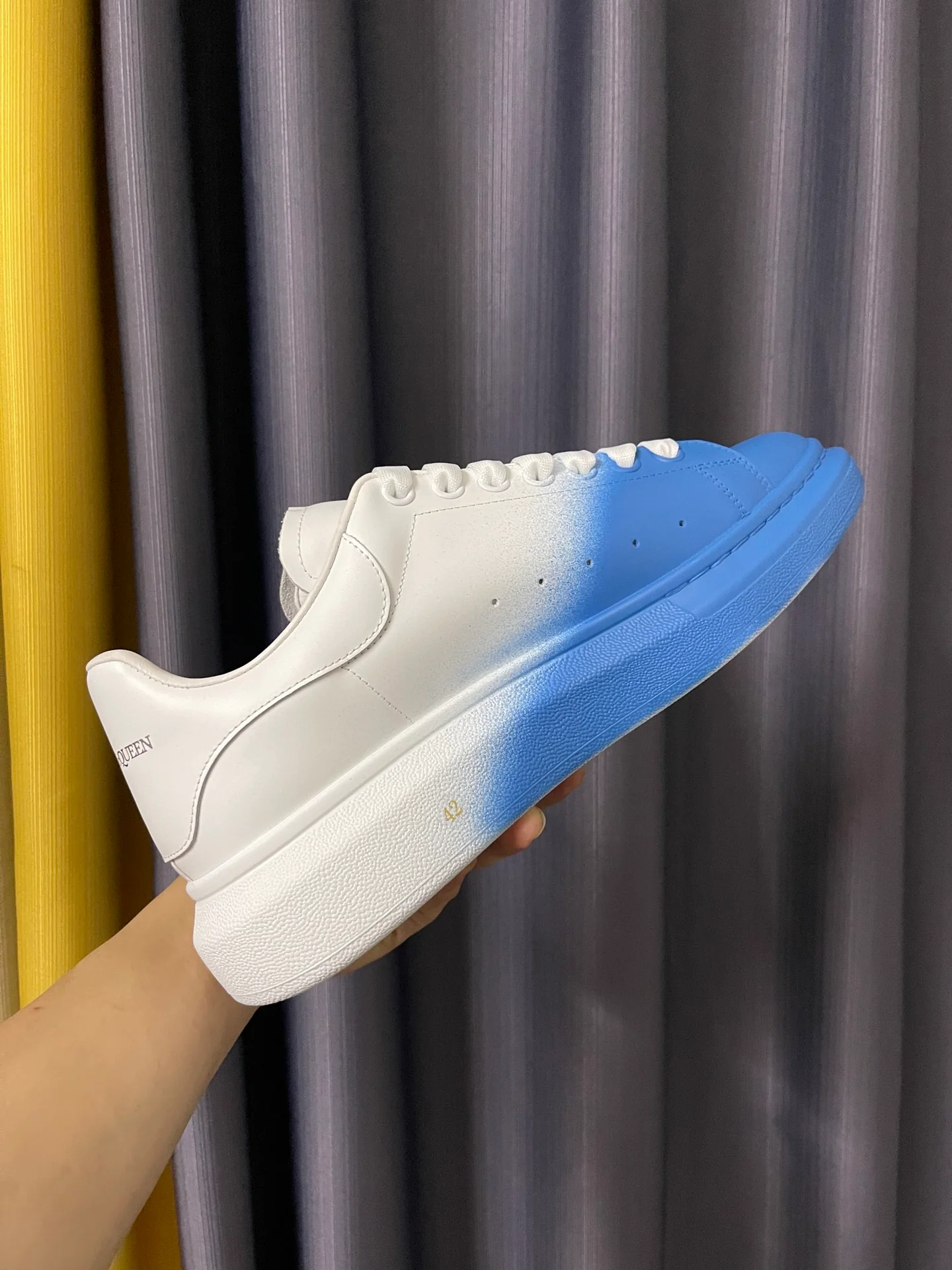 Классические белые кроссовки McQueen - унисекс - наполовину синие - премиум-версия