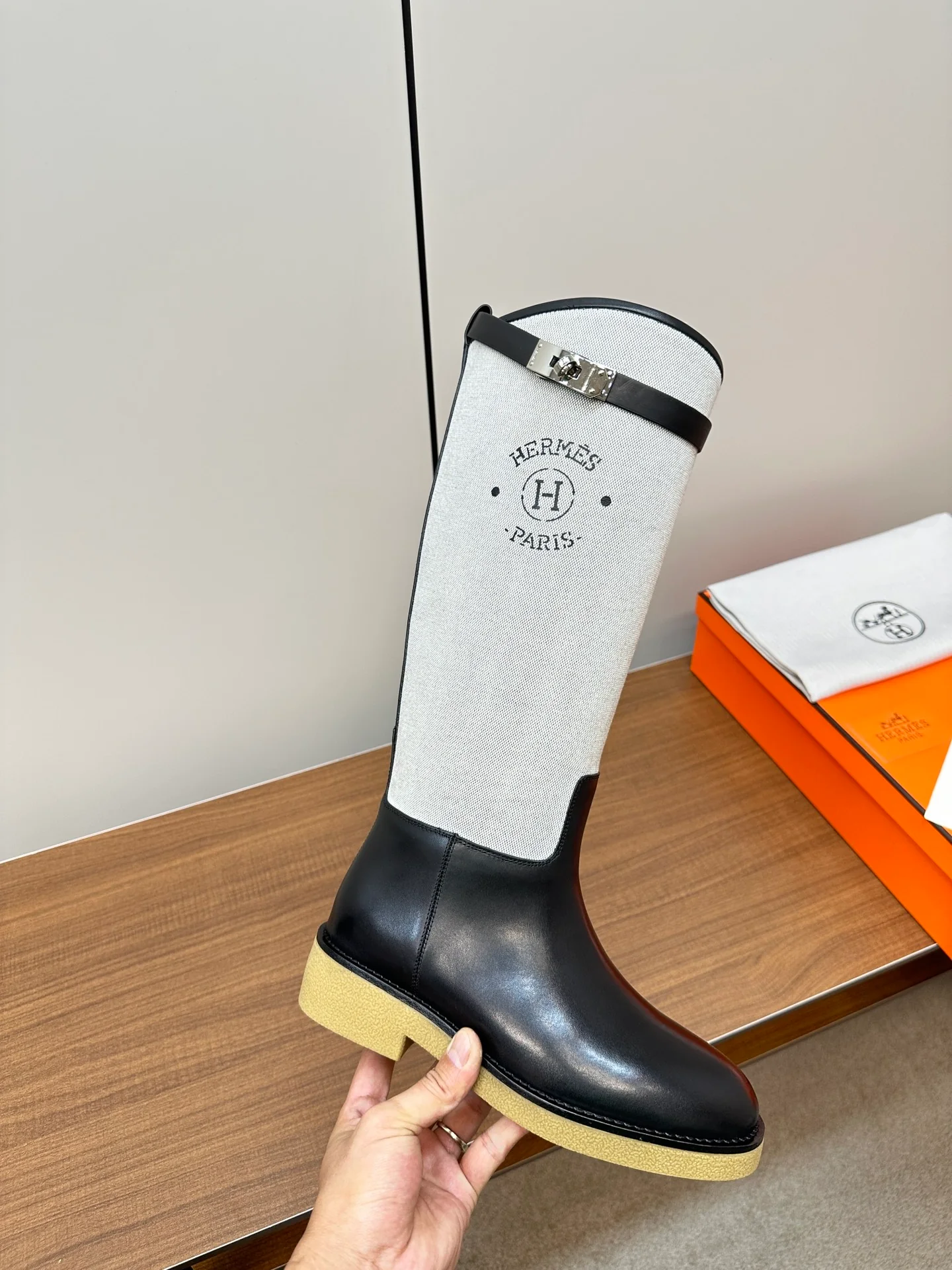 Ботинки Hermes Kelly Jumping Buckle Rider - белые