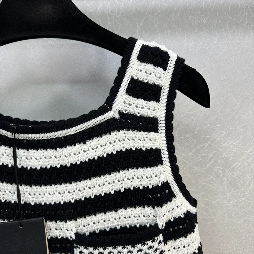 Fendi - 2403 - Весна/Лето 2024. Новый модный жилет - черно-белые полоски.