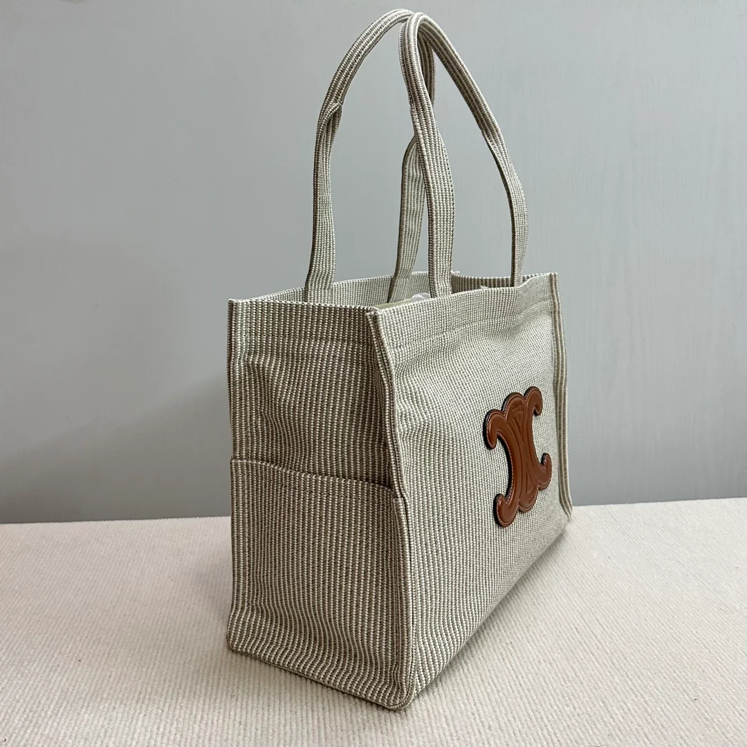 Сумка-тоут Celine Cabas Thais, большая, бежевая.