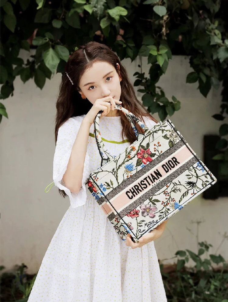 Сумка-тоут Dior Book Tote, маленькая, 36,5 см, розовая.