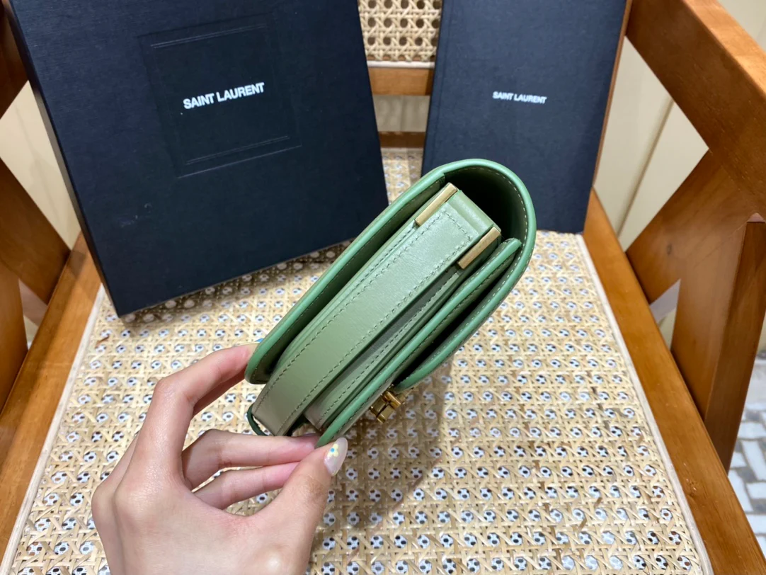 Булочка YSL Solferino с тофу, зеленый авокадо, 18 см