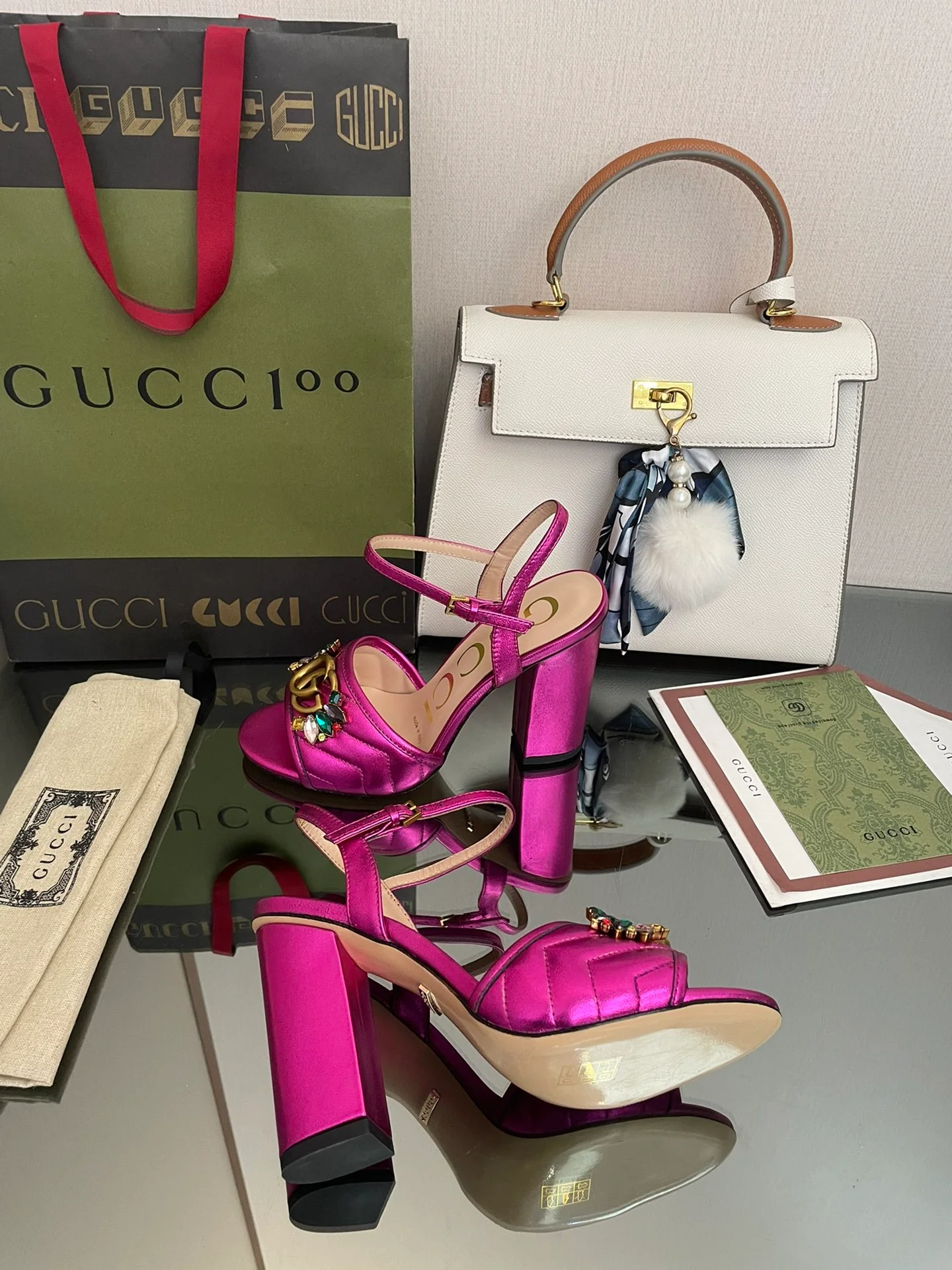 Босоножки Gucci 2022 на высоком каблуке, украшенные стразами - 1