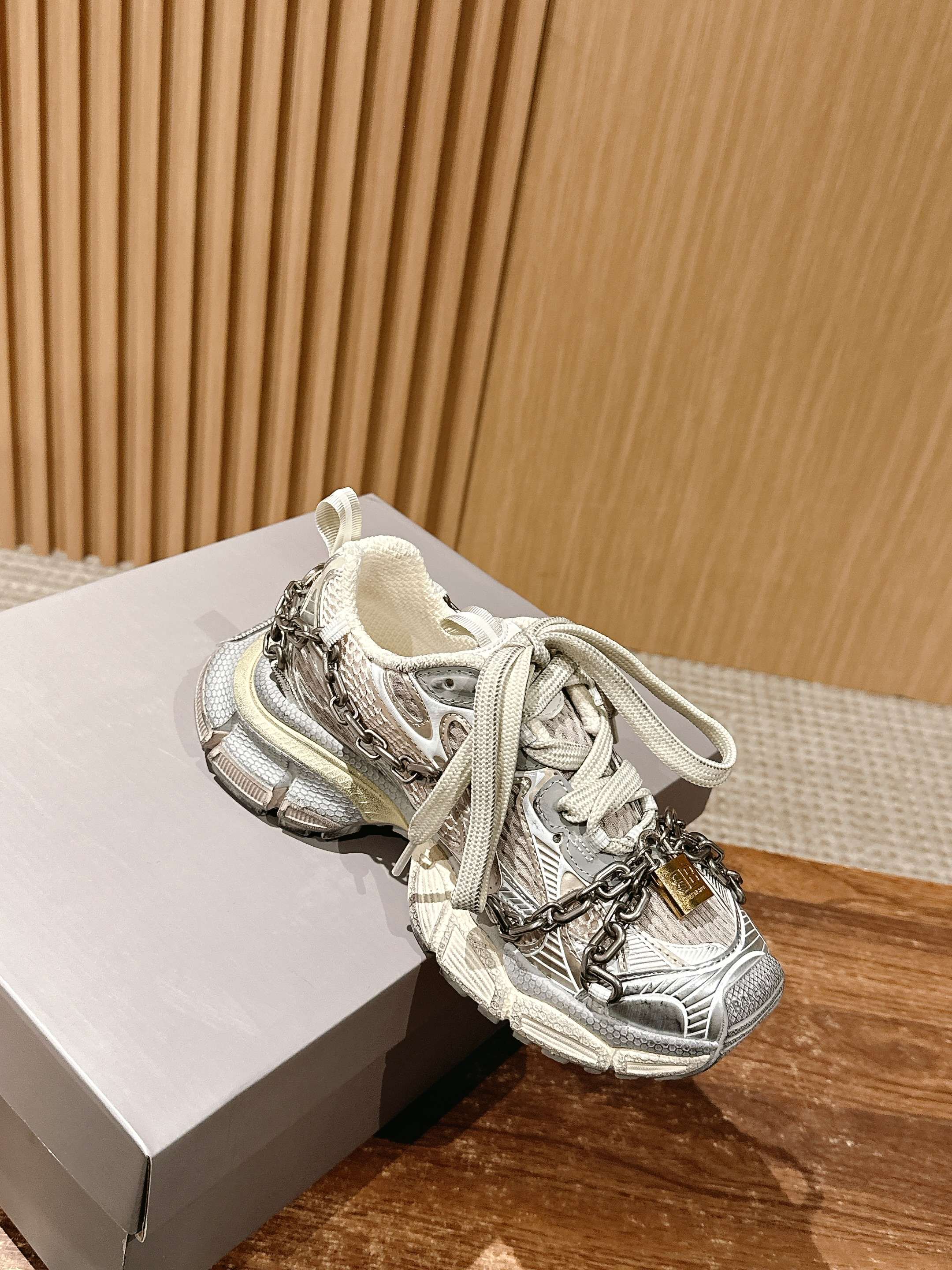 Массивные кроссовки Balenciaga — парный стиль — серебристые