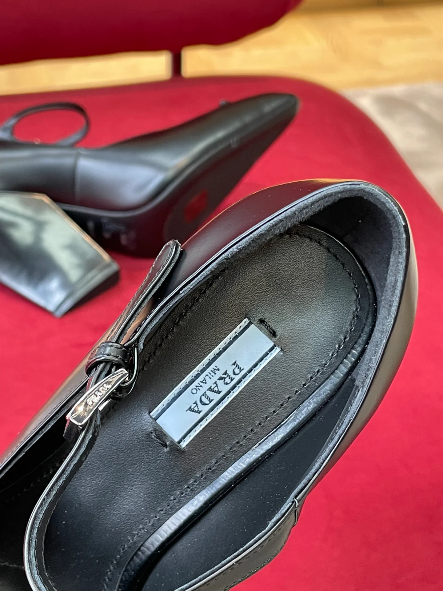 Коллекция Prada осень/зима 2022 на подиуме - туфли на высоком каблуке