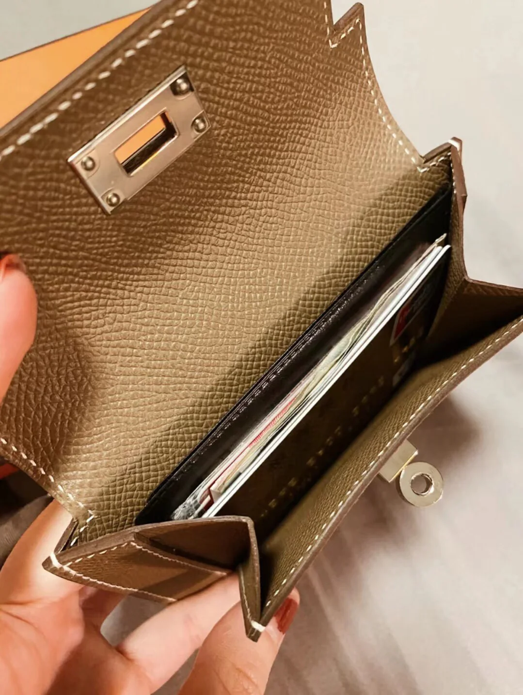 Карманный держатель для карт Hermes Kelly Epsom - светло-коричневый