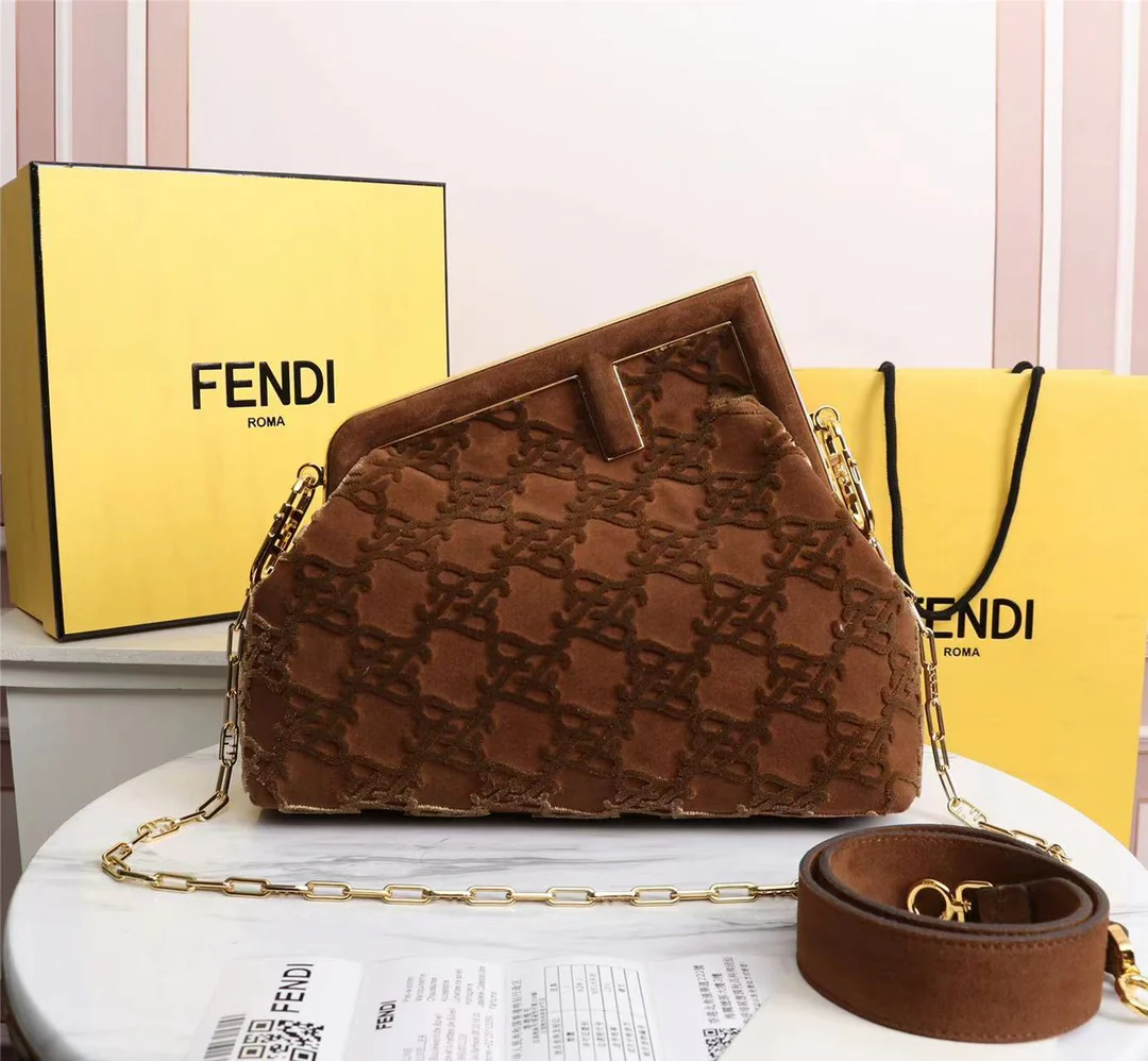 Сумка Fendi First Medium из коричневой замши - 1 шт.