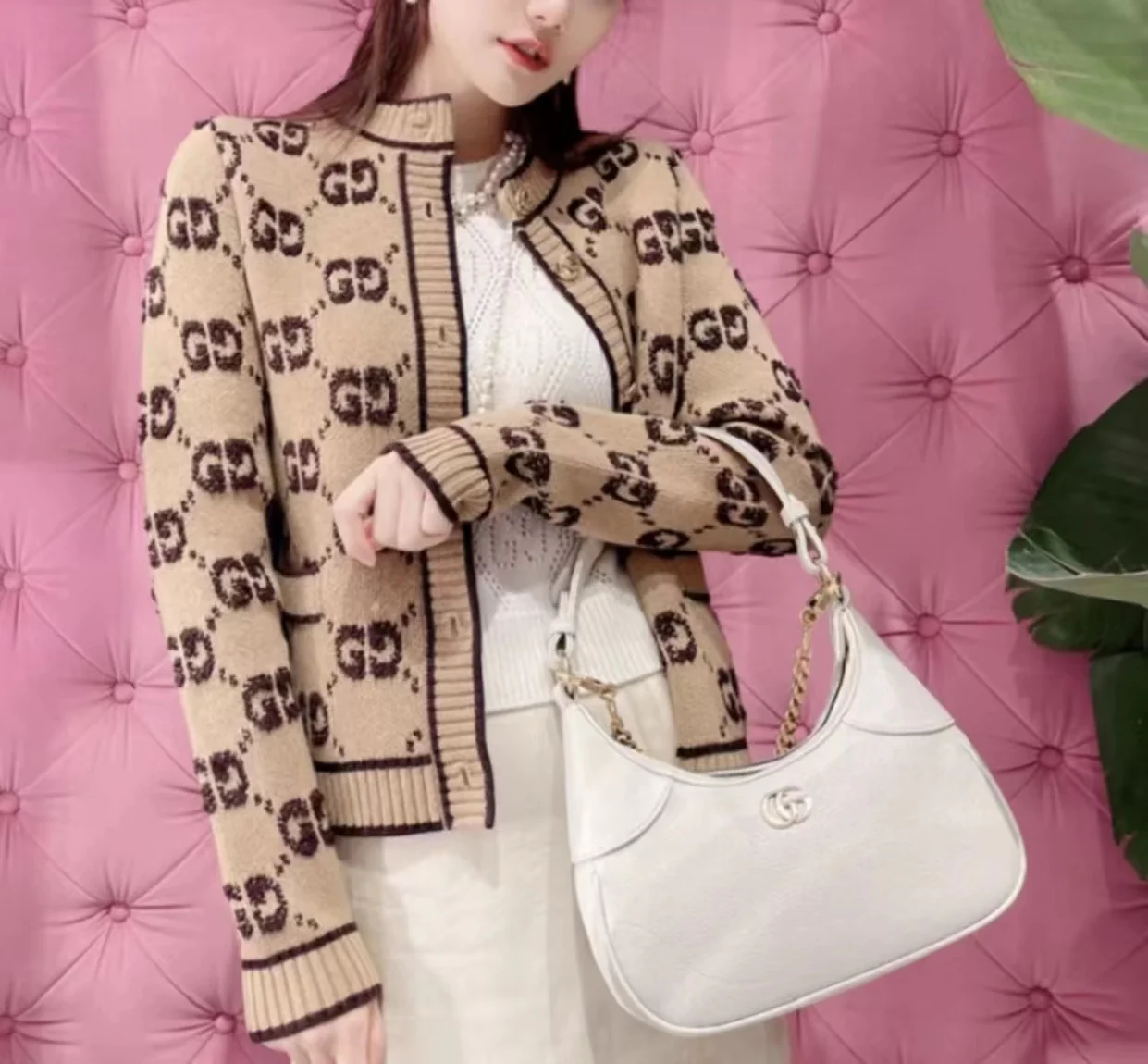 Сумка Gucci на цепочке через плечо - белая