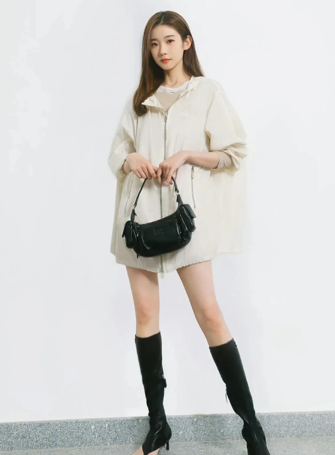 Сумка Miu Miu из кожи наппа с карманами — носите и делитесь с другими.