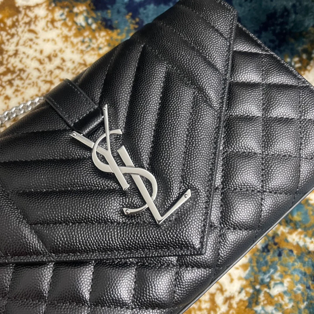 Сумка-конверт YSL с монограммой и икрой, V-образной ромбовидной стёжкой - 4 шт.