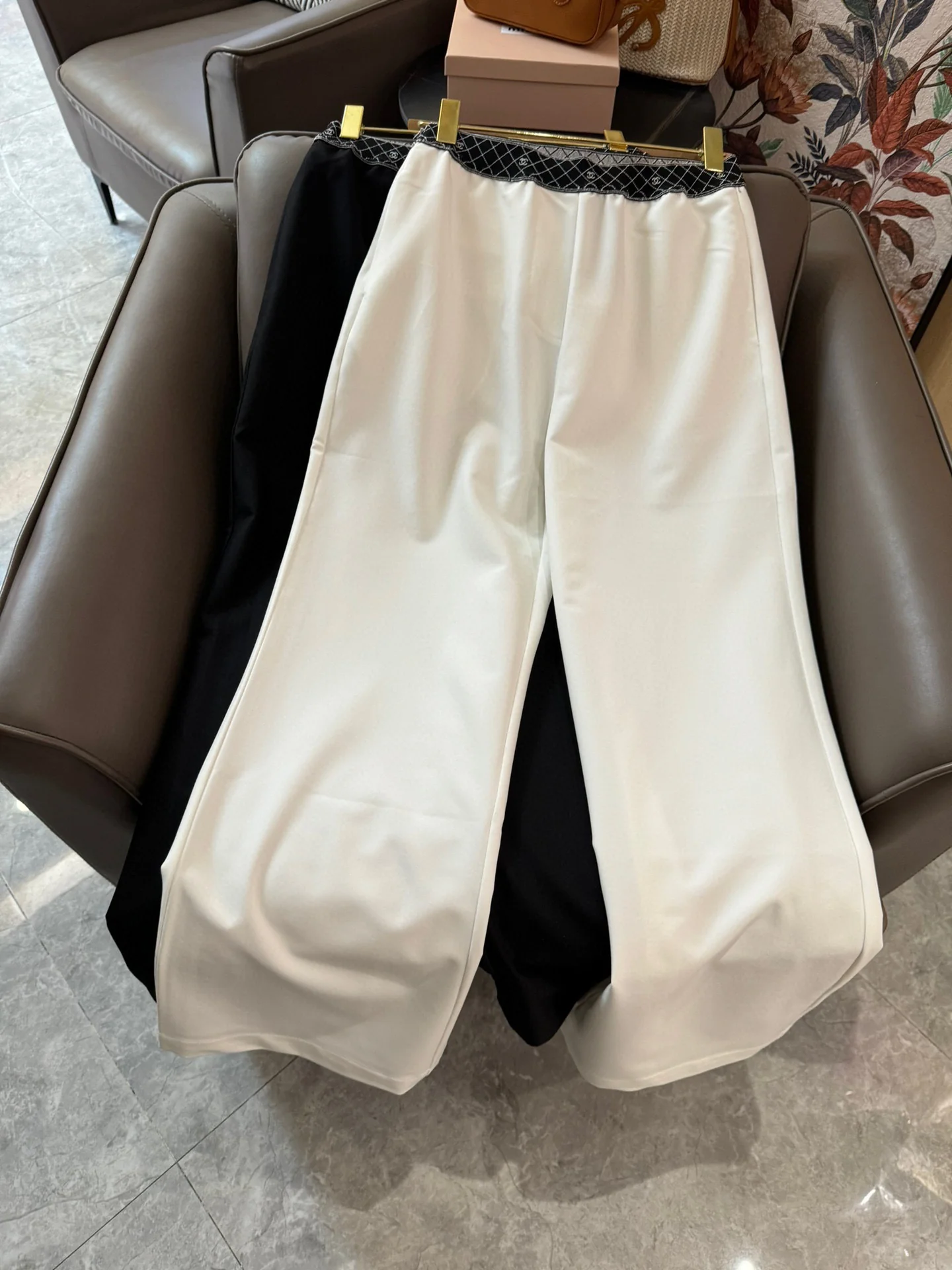 Брюки Chanel 2404-24ss New Style - белые