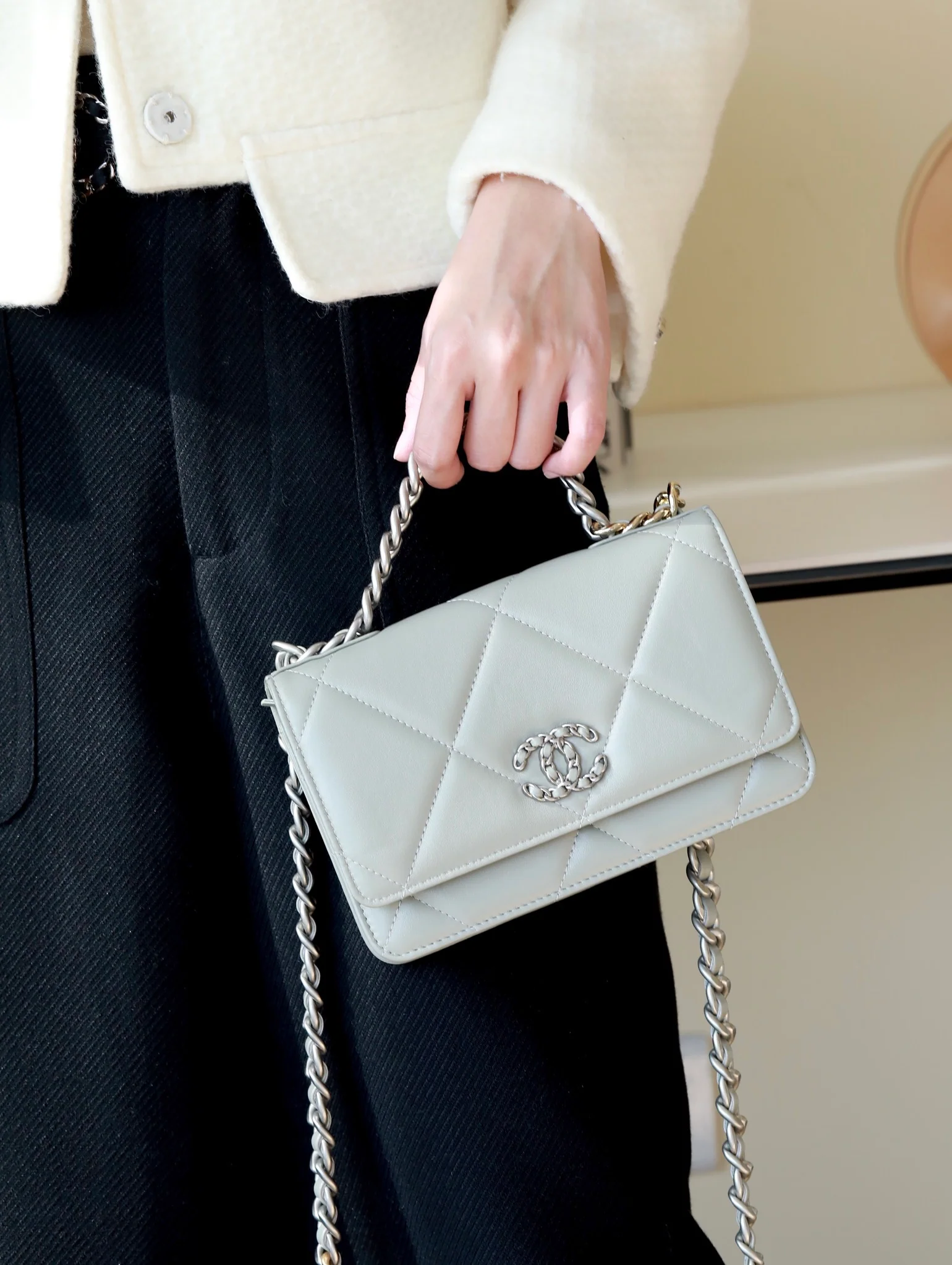 Chanel 19 серии WOC - серые с серебряной пряжкой