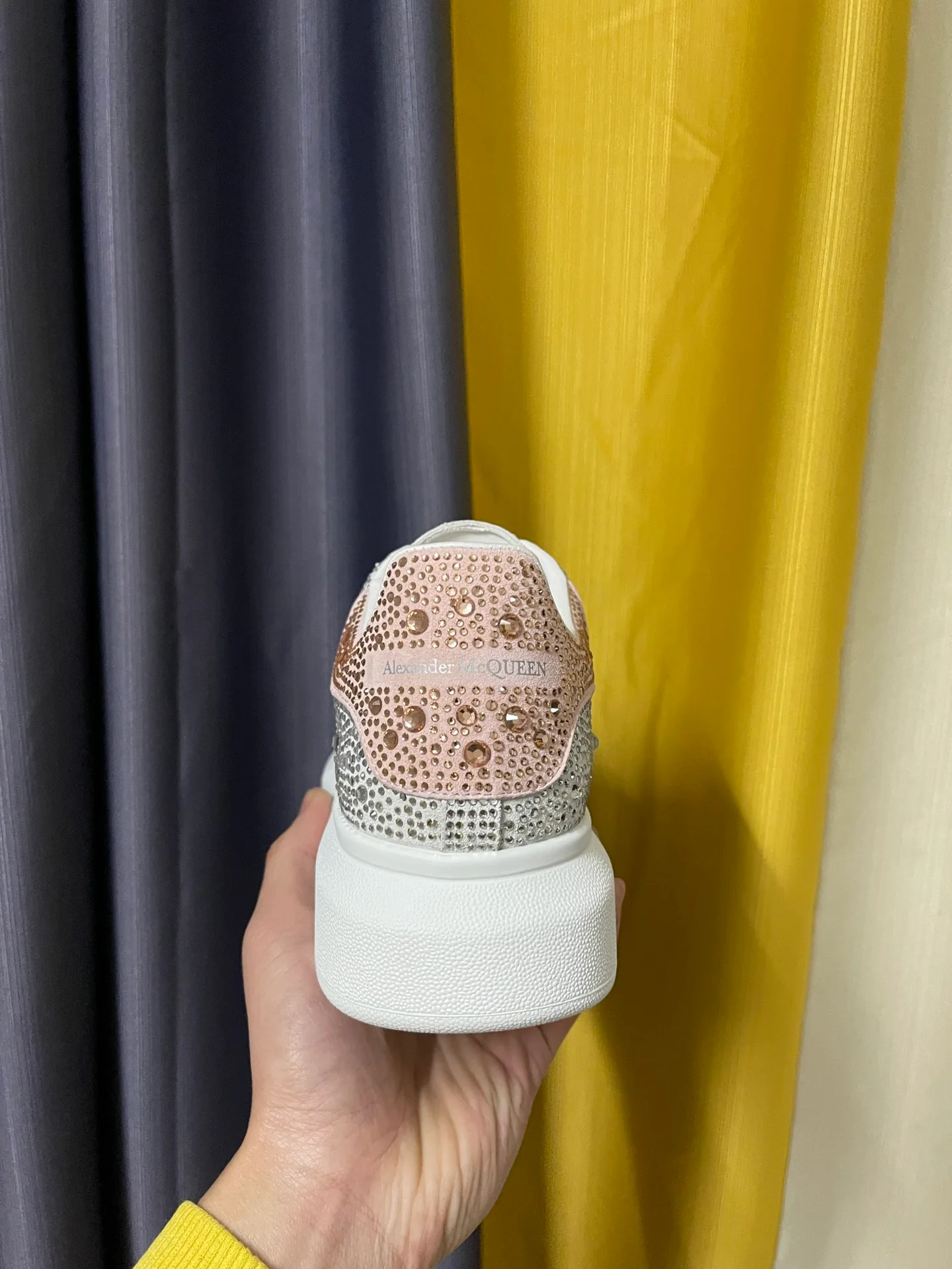 Классические белые кроссовки McQueen - унисекс - белые - полностью украшены стразами, розовые - премиум-издание