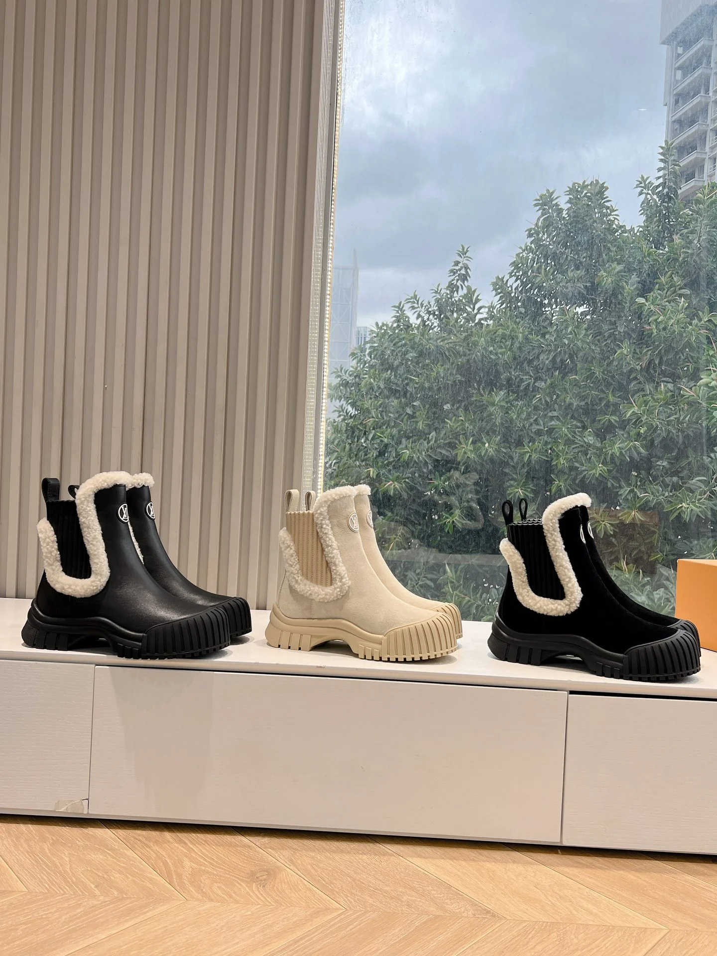 LV-2024 Повседневные кроссовки в стиле ?папины кроссовки? — изображение из коллекции