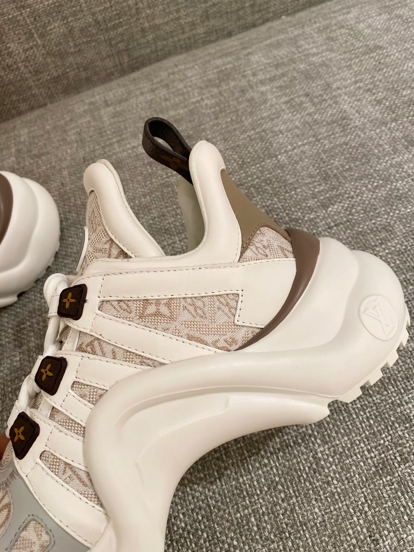 Обувь LV - массивные кроссовки LV - кожа с монограммой в стиле пэчворк