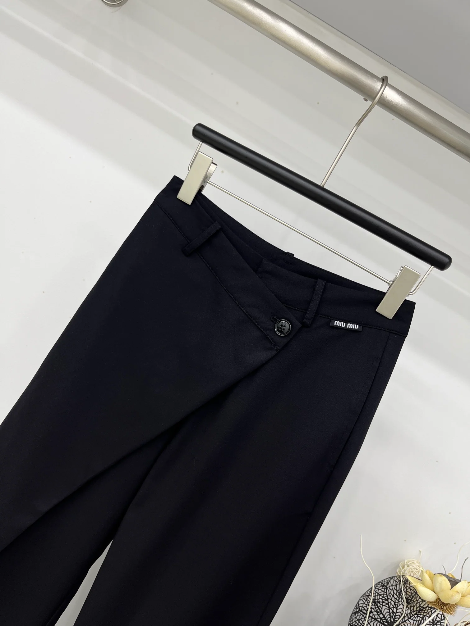 Miu Miu - 2404 - Брюки-платье с диагональной застежкой, модель 24 - Черный