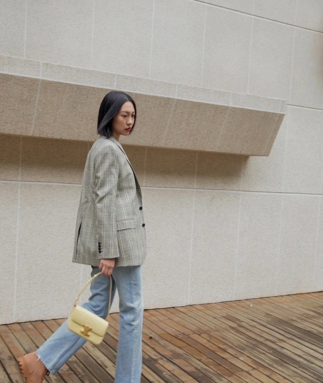 Кожаная сумка через плечо Celine Triomphe - желтая