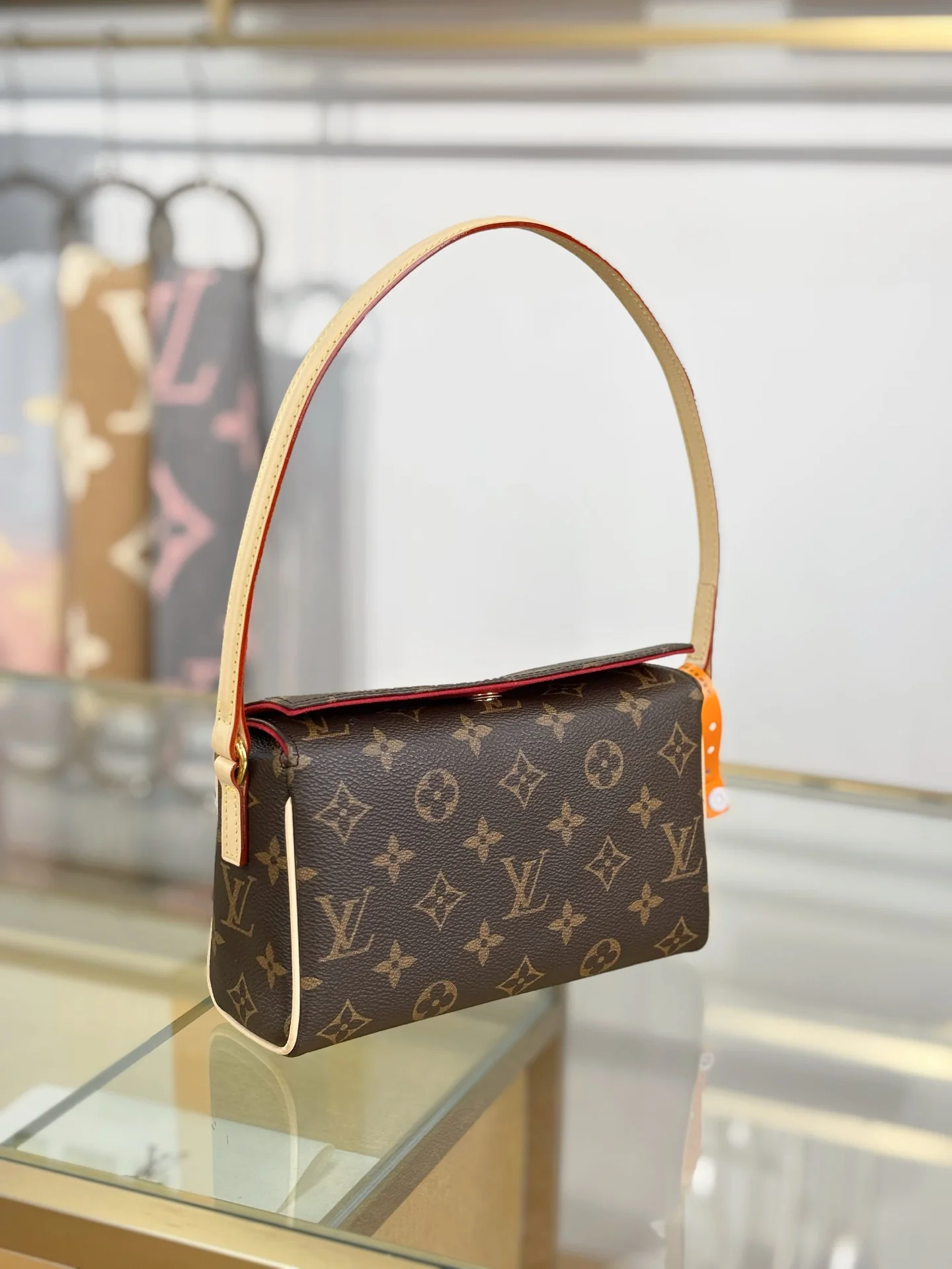 Винтажная маленькая сумочка-коробочка LV-m51900 - канва с монограммой.