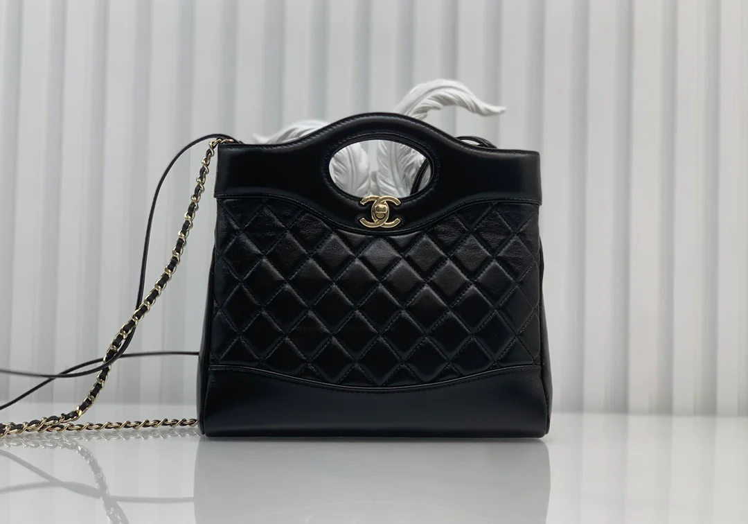 Мини-сумочка Chanel 24c31 из овечьей кожи - черная