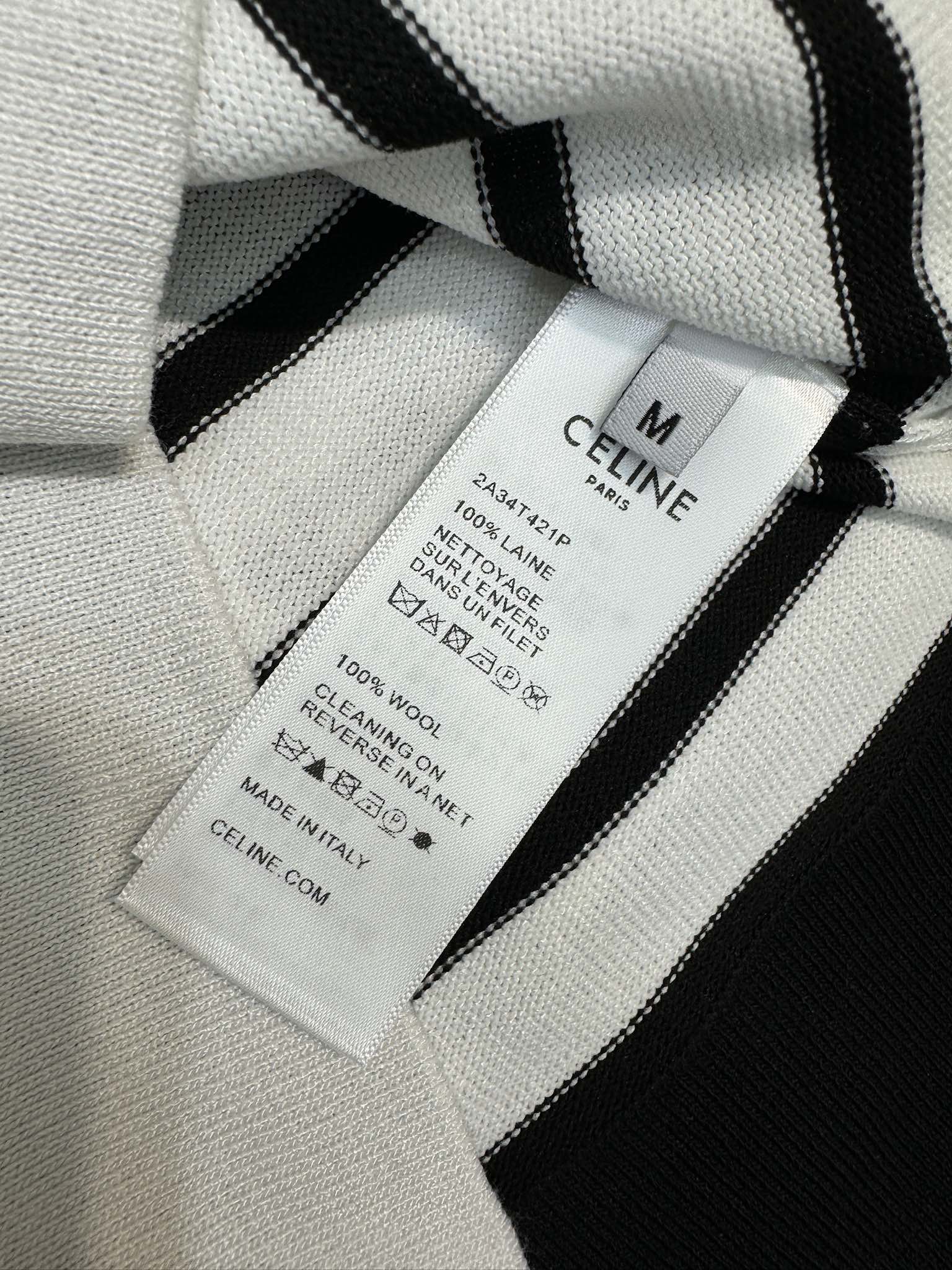 Трикотажный топ Celine 2403 с короткими рукавами и полосками, в стиле колор-блок — белый.