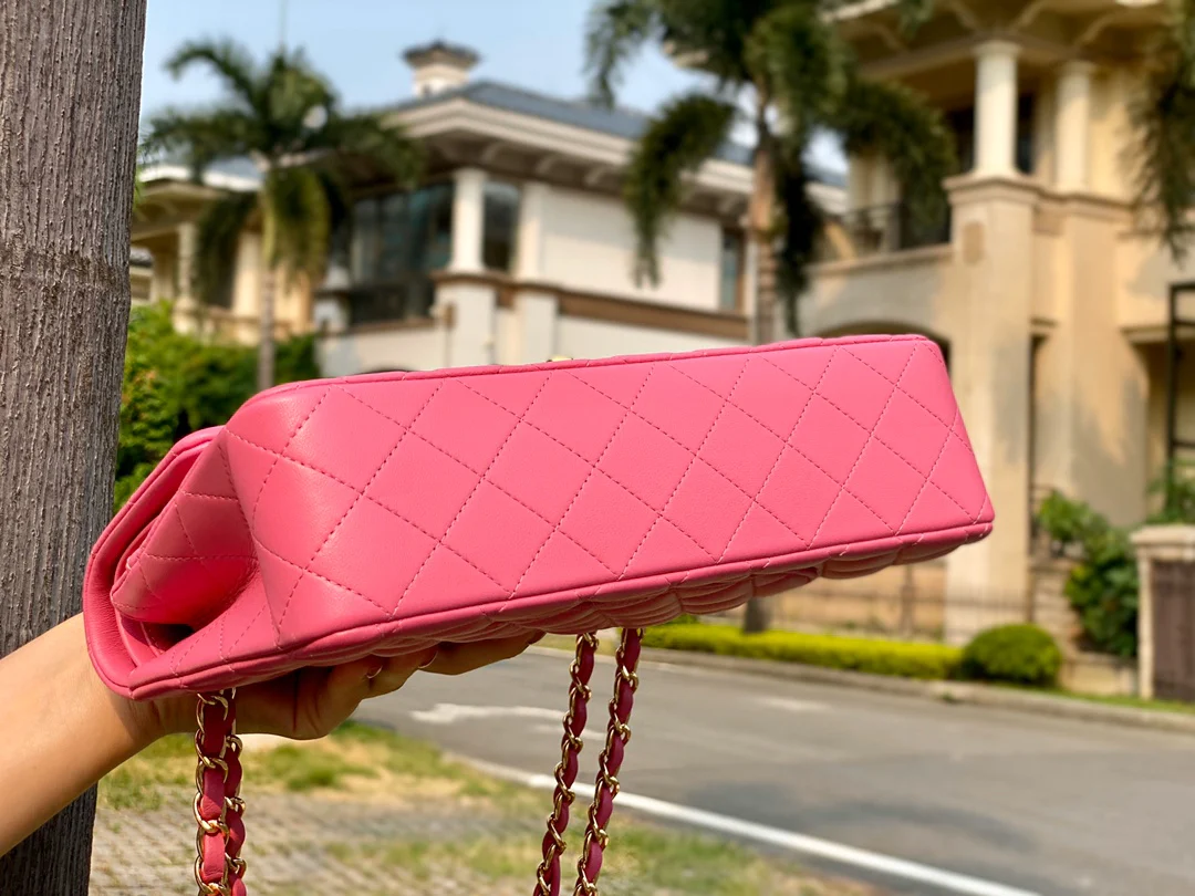 Классическая сумка Chanel из овечьей кожи CF — персиково-розовая с золотой фурнитурой — 25 см