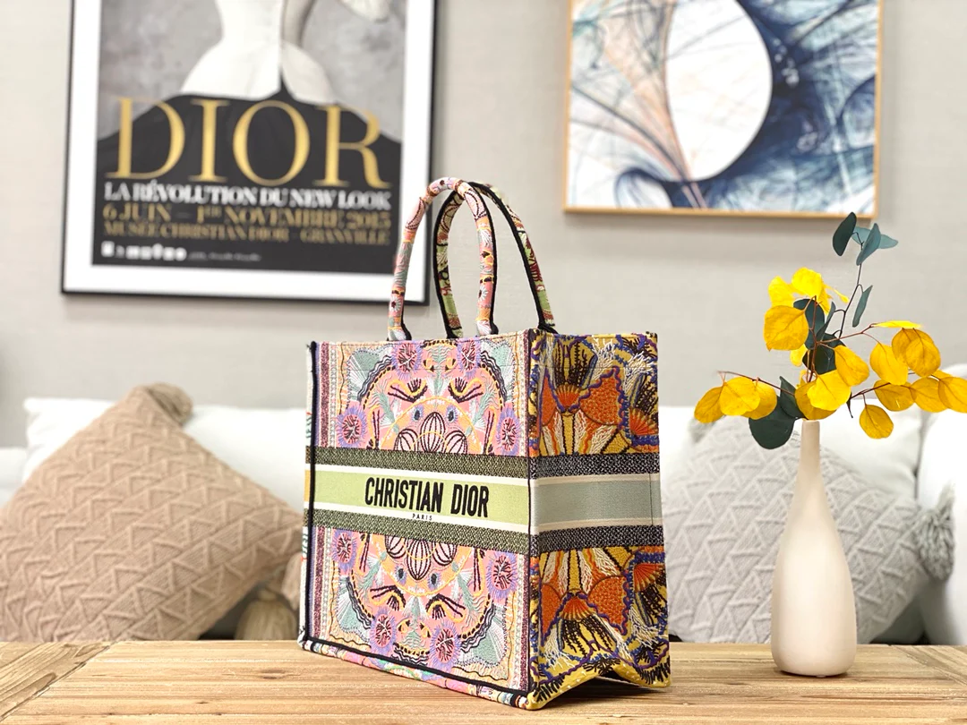 Сумка Dior Book Tote, большой размер 41-5 см, разноцветные цветы.