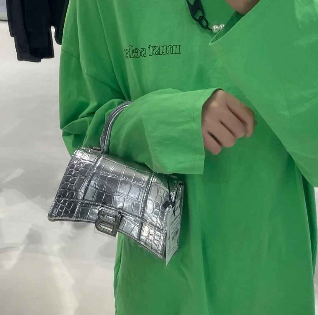 Сумка Balenciaga ?Песочные часы? — серебристая с крокодиловым рисунком