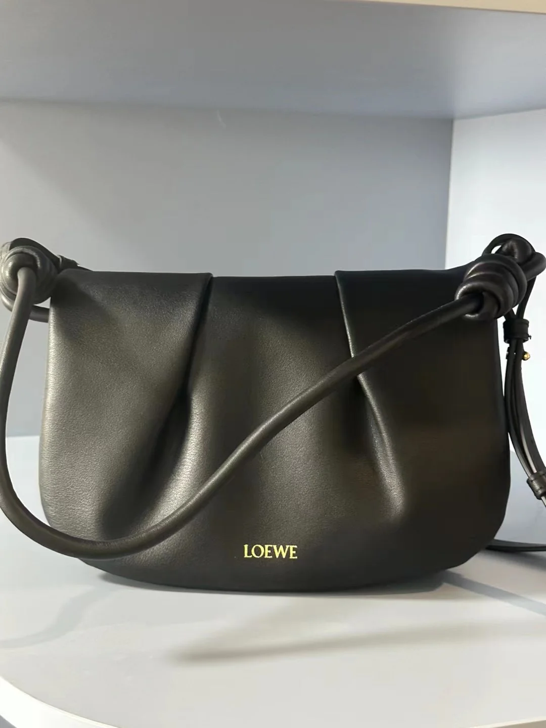 Сумка через плечо Loewe Paseo - черная