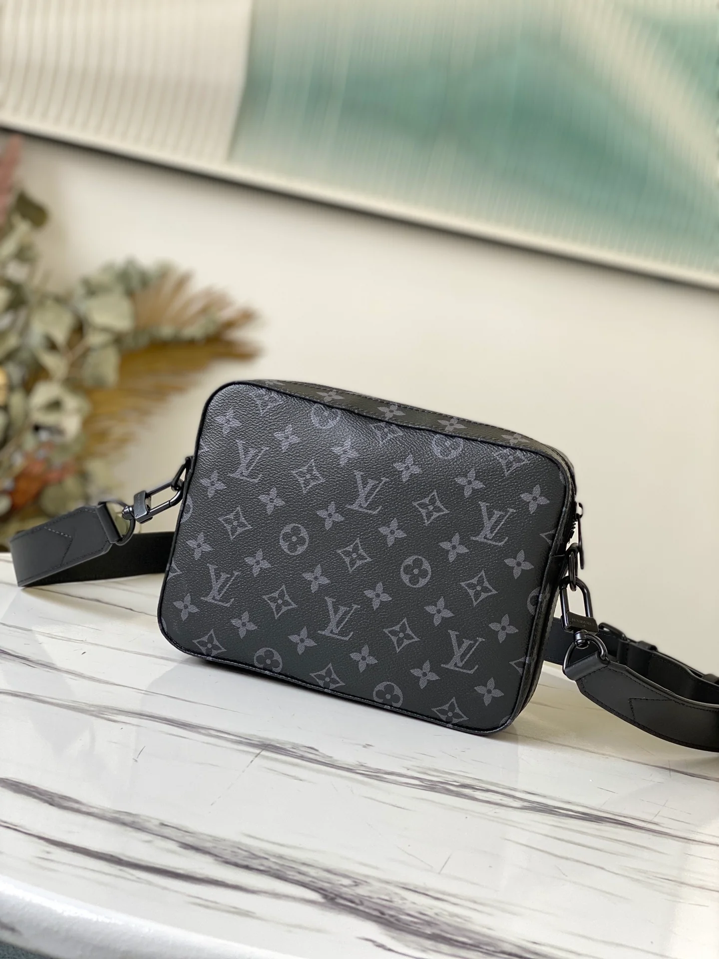 lv-m45585-steamer-messenger bag