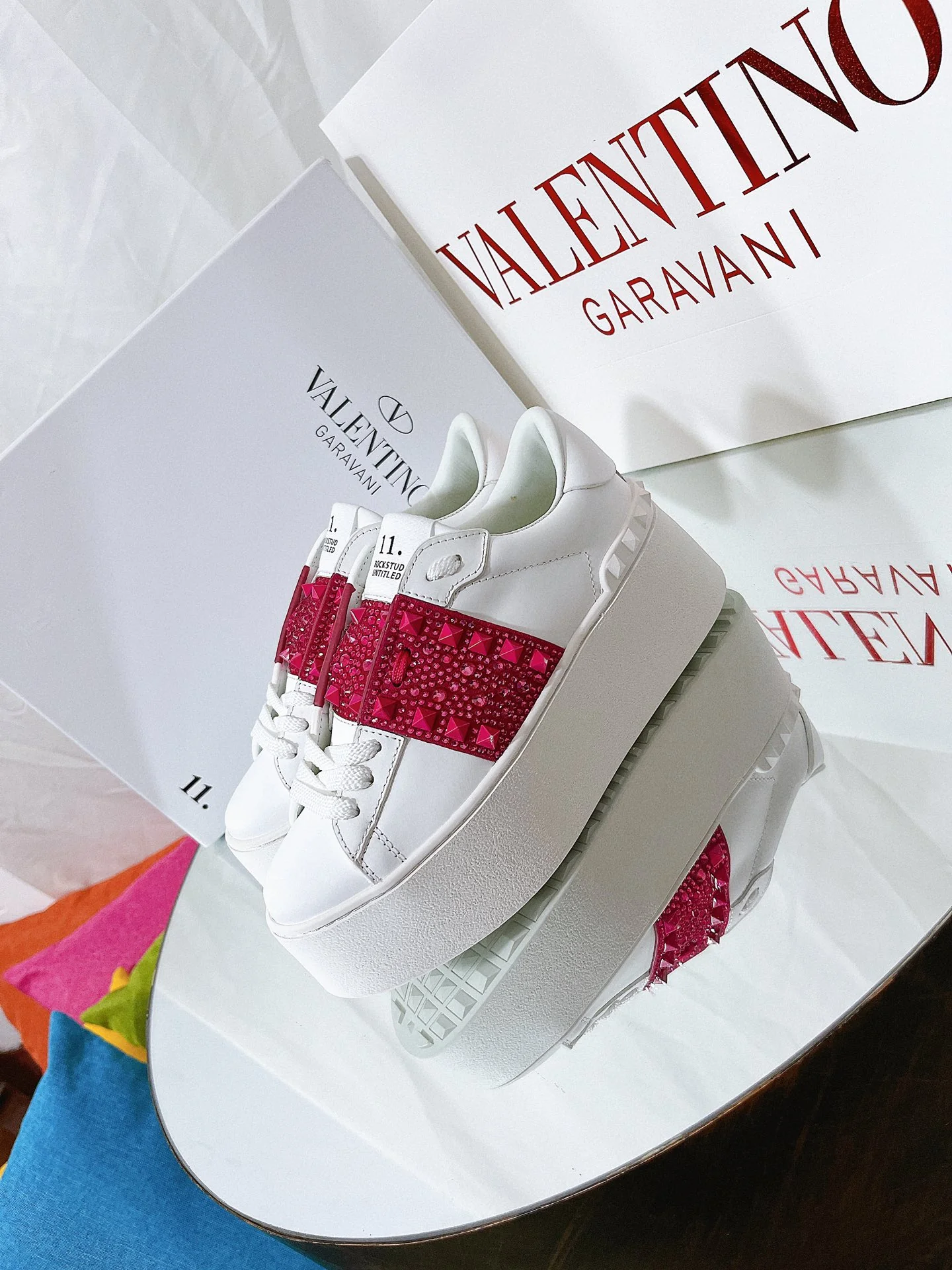 Белые повседневные кроссовки на платформе Valentino - красные