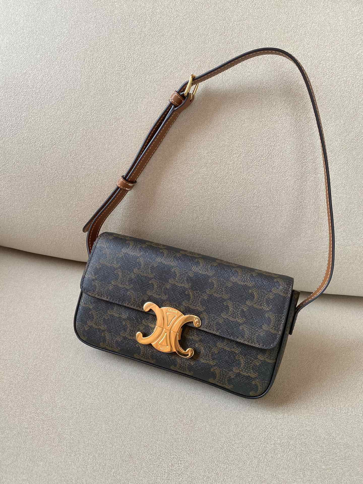 Рюкзак Celine Triomphe из натуральной кожи с логотипом Triomphe, надеваемый под мышку, - 2 шт.